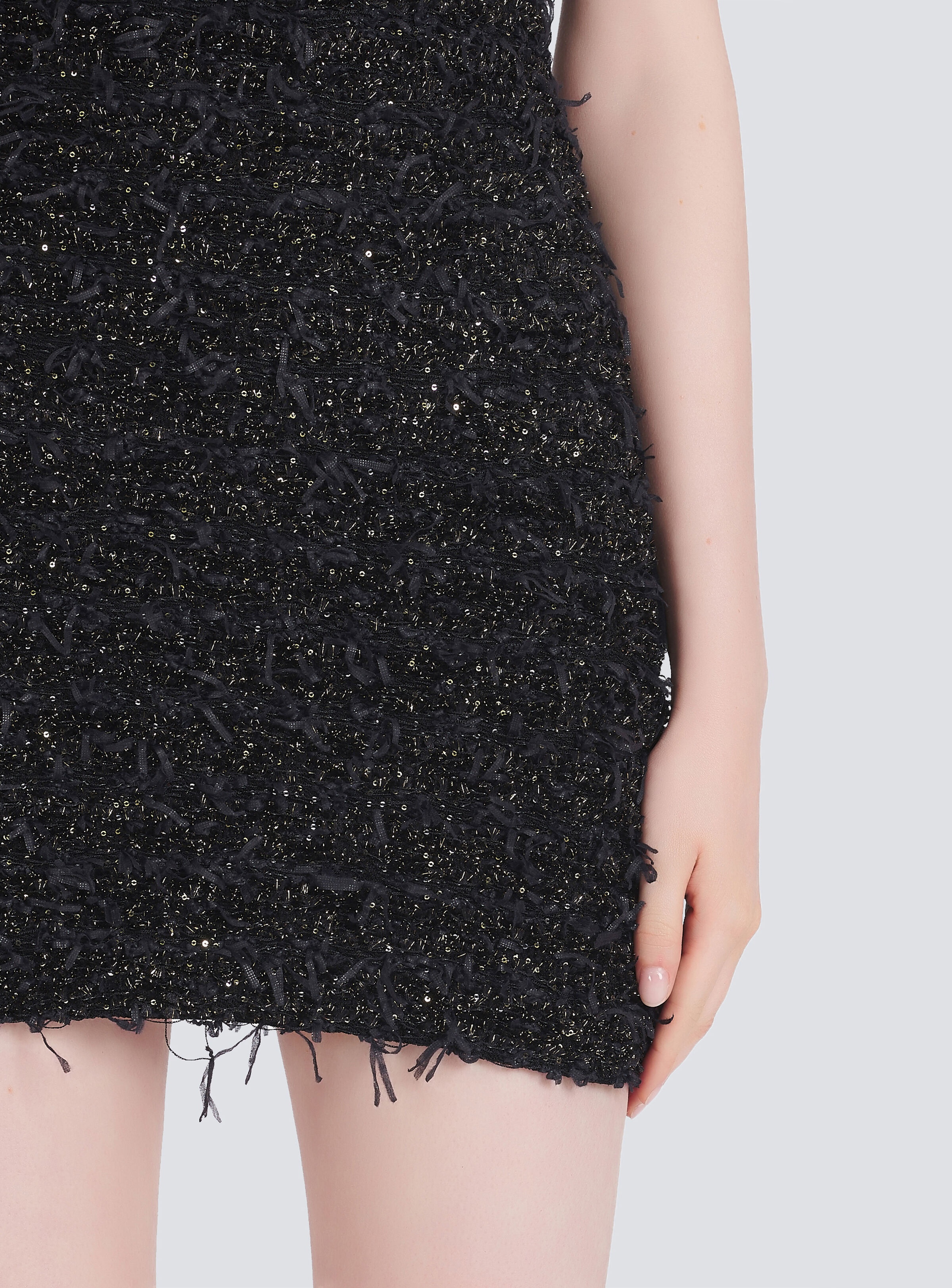 Short tweed dress with gold-tone buttons - 8