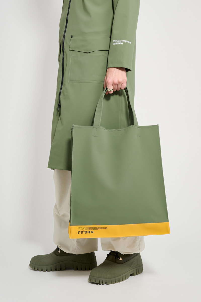 Stutterheim Stylist Bag Matte Dry Green/Warm Honey outlook