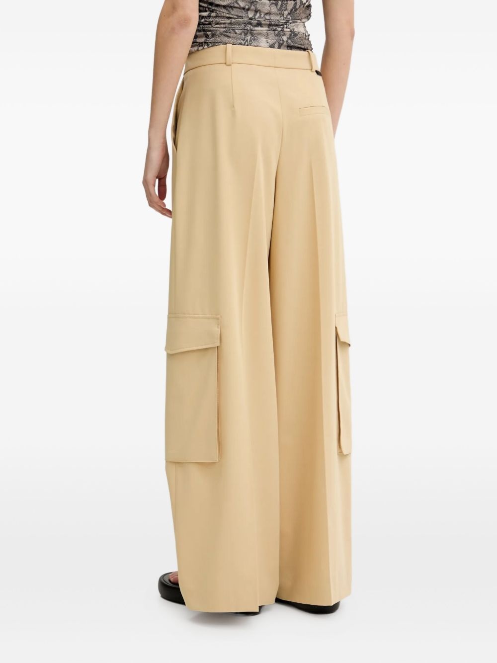 cargo-pockets trousers - 4