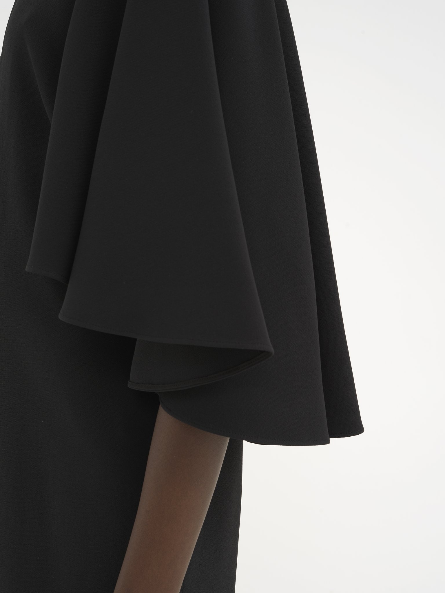 SHORT CAPE DRESS IN VISCOSE CRÊPE - 7