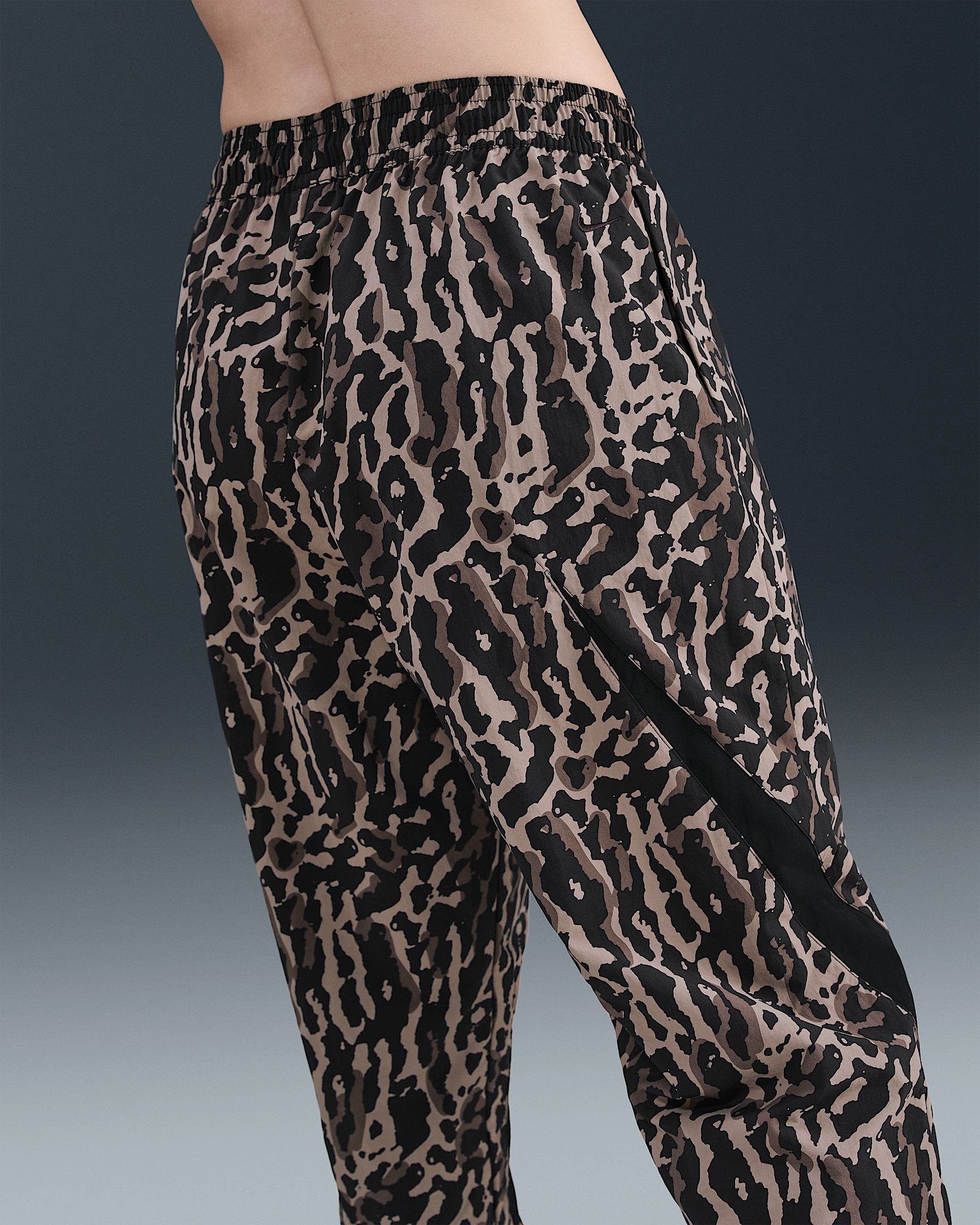 Nike Sportswear Women's Woven Printed Pants - 3