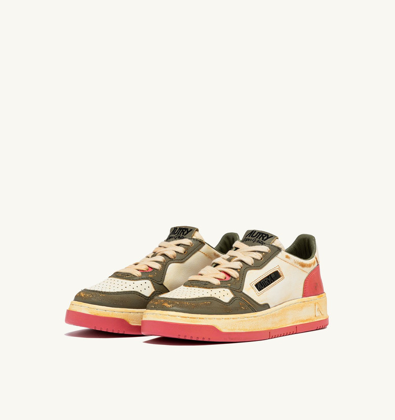 AUTRY MEDALIST LOW SUPER VINTAGE SNEAKERS IN TEA-ROSE AND COVERT GREEN LEATHER outlook