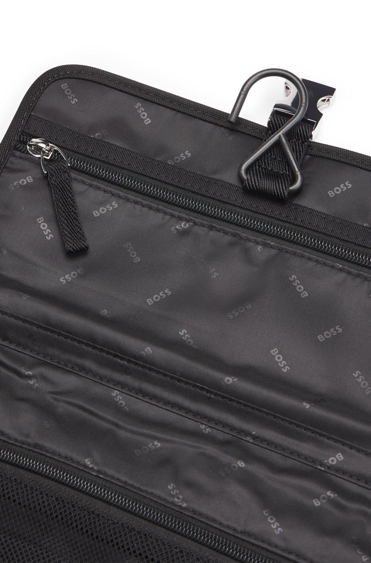 BUCKLE-CLOSURE WASHBAG WITH SIGNATURE DETAILS - 5