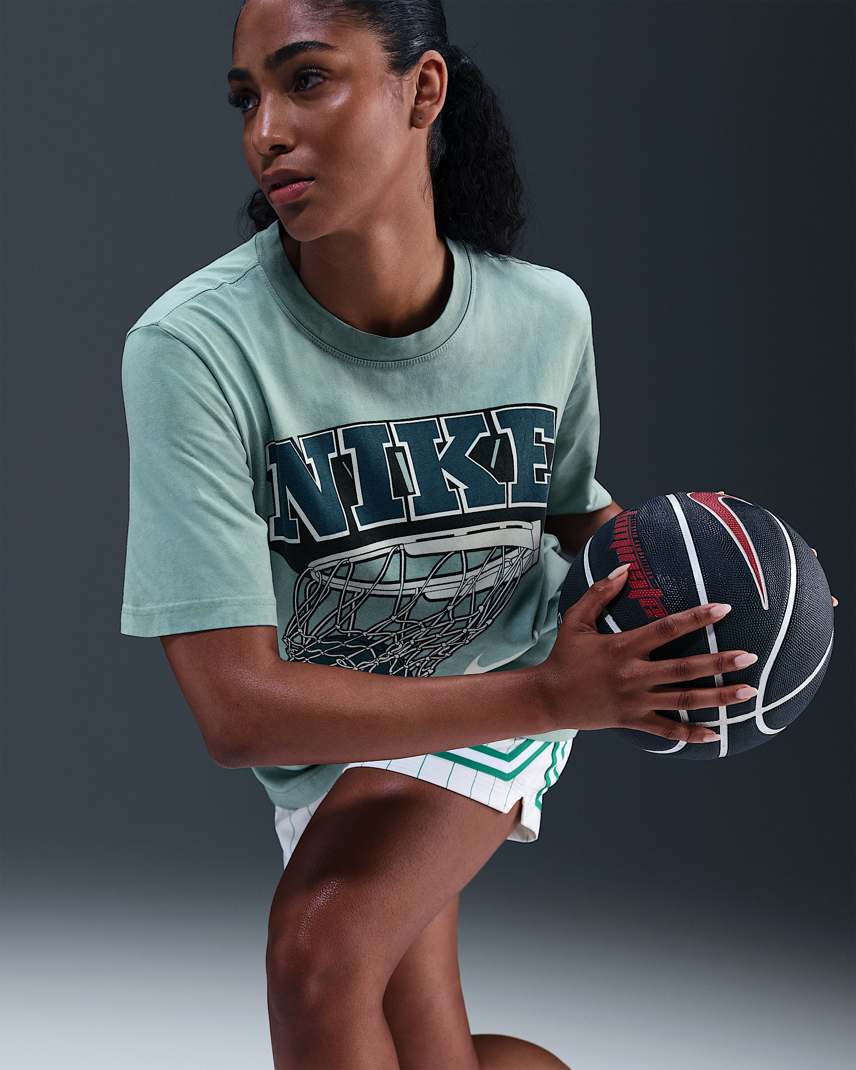Nike Women's Loose Short-Sleeve Basketball T-Shirt - 3