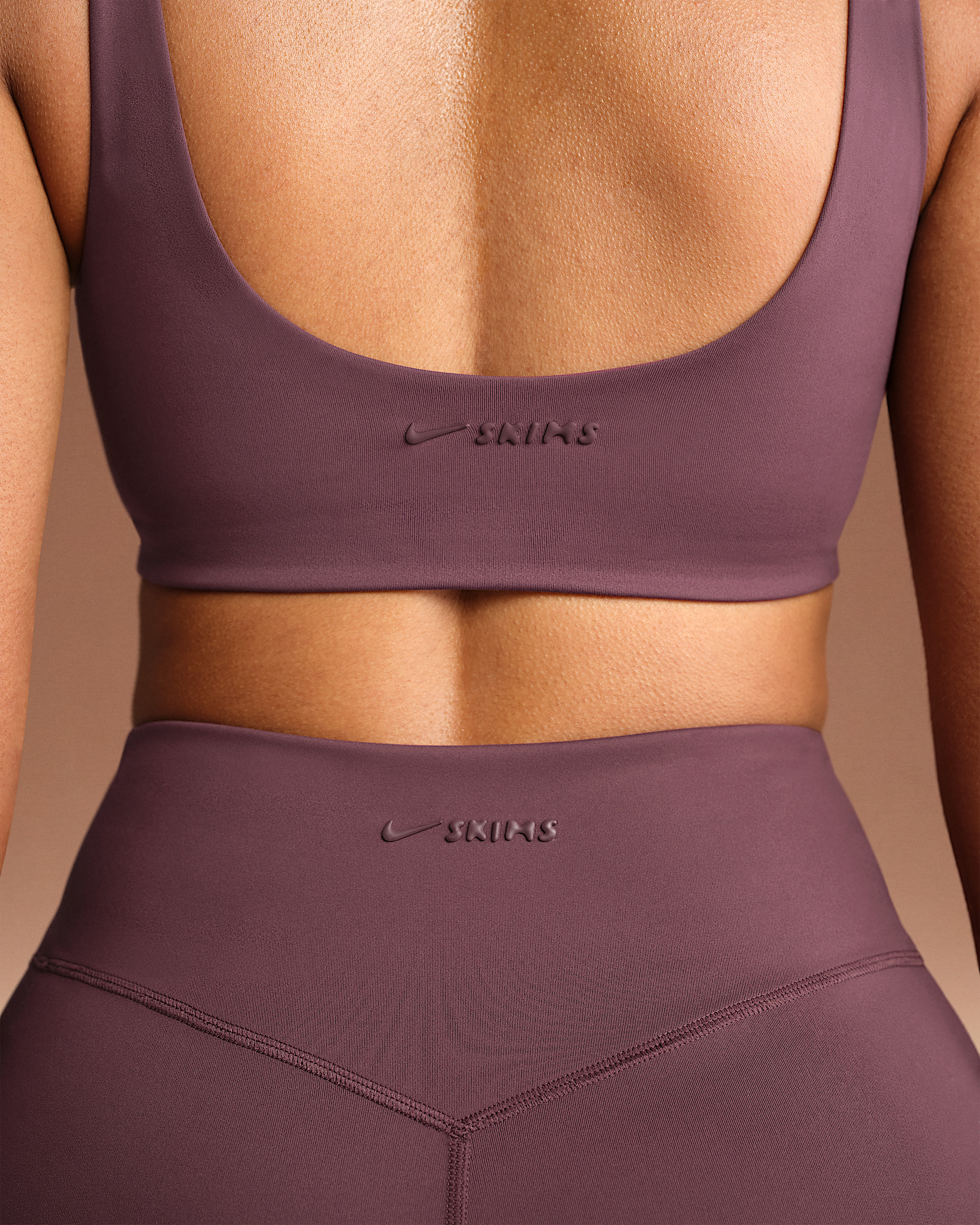 NikeSKIMS Matte Women's Scoop-Neck Bra - 6