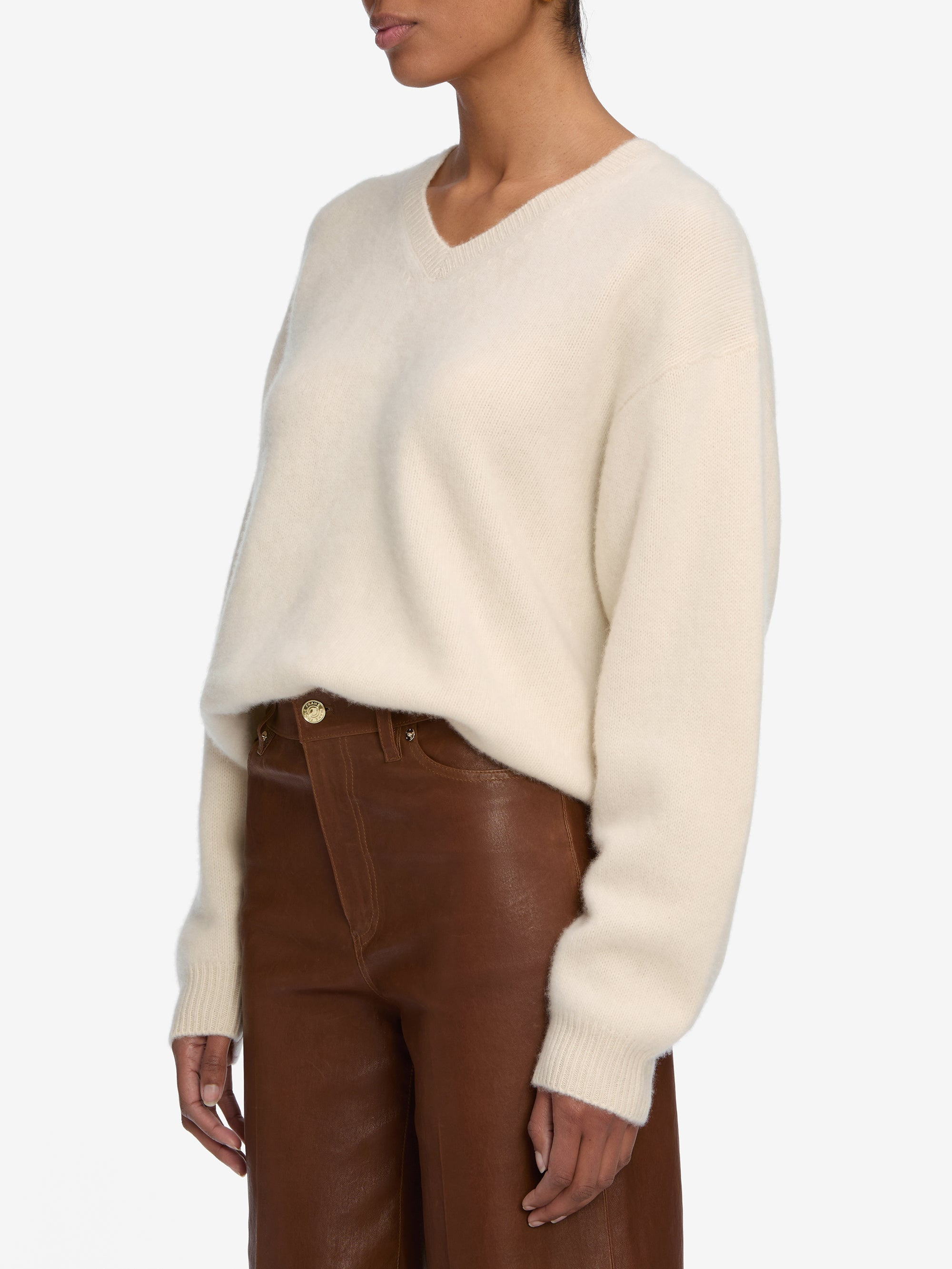 The Cashmere Brushed V Sweater in Cream - 5