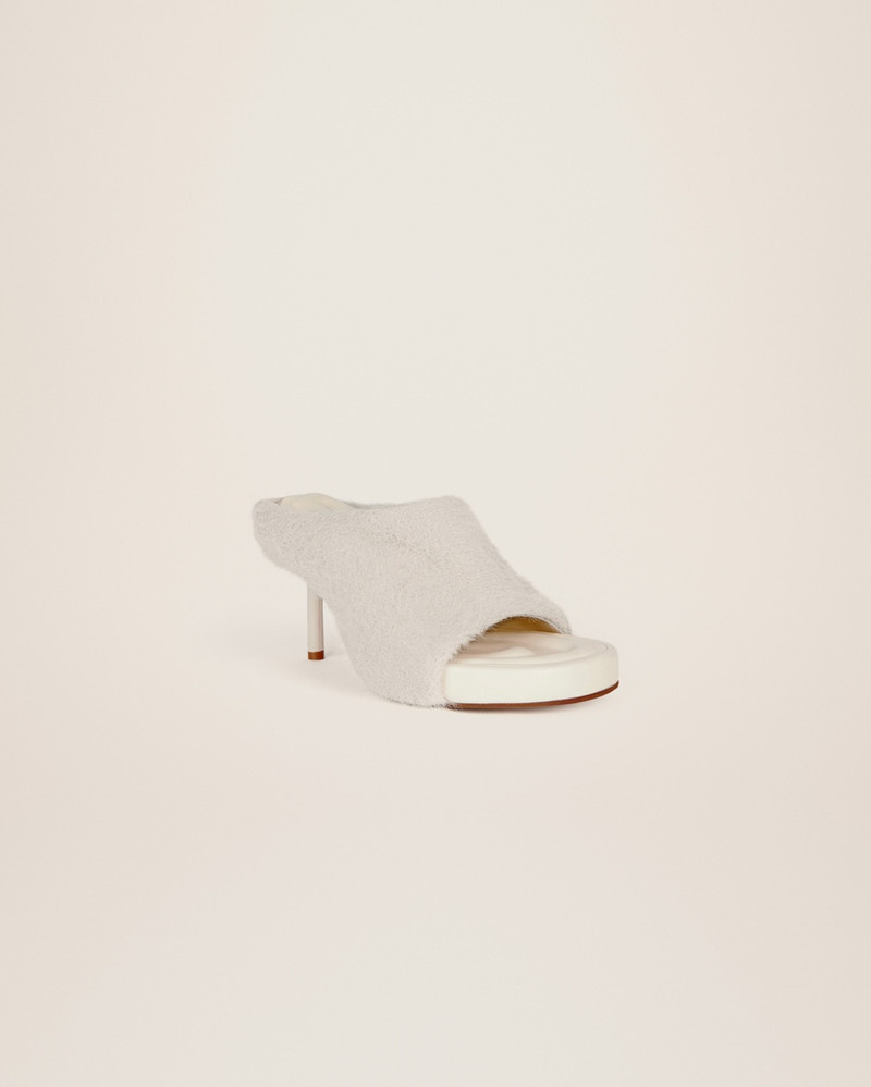 JACQUEMUS Les mules Nuvola outlook