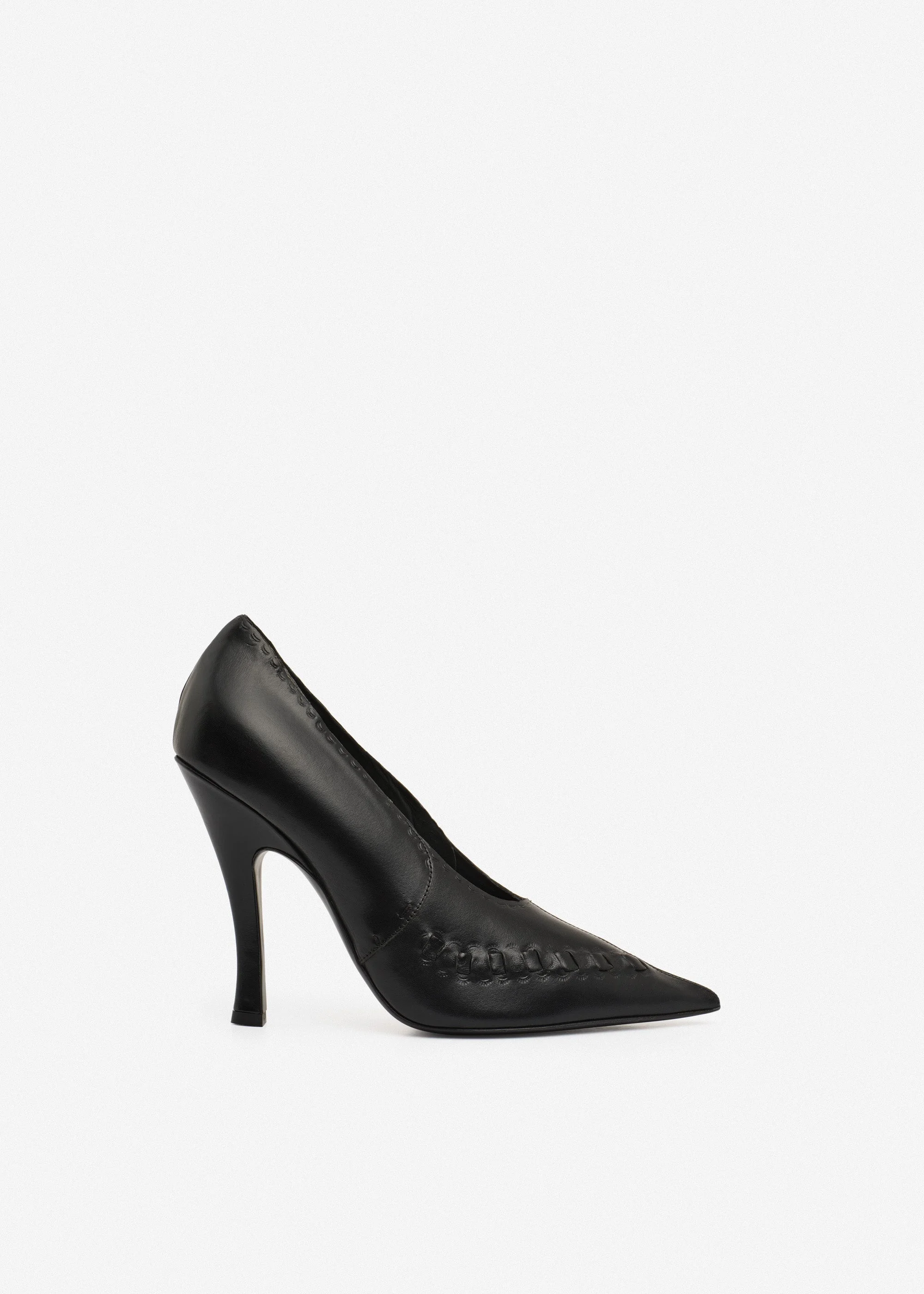 Podhale-style embroidered pointed pumps in black leather - 1
