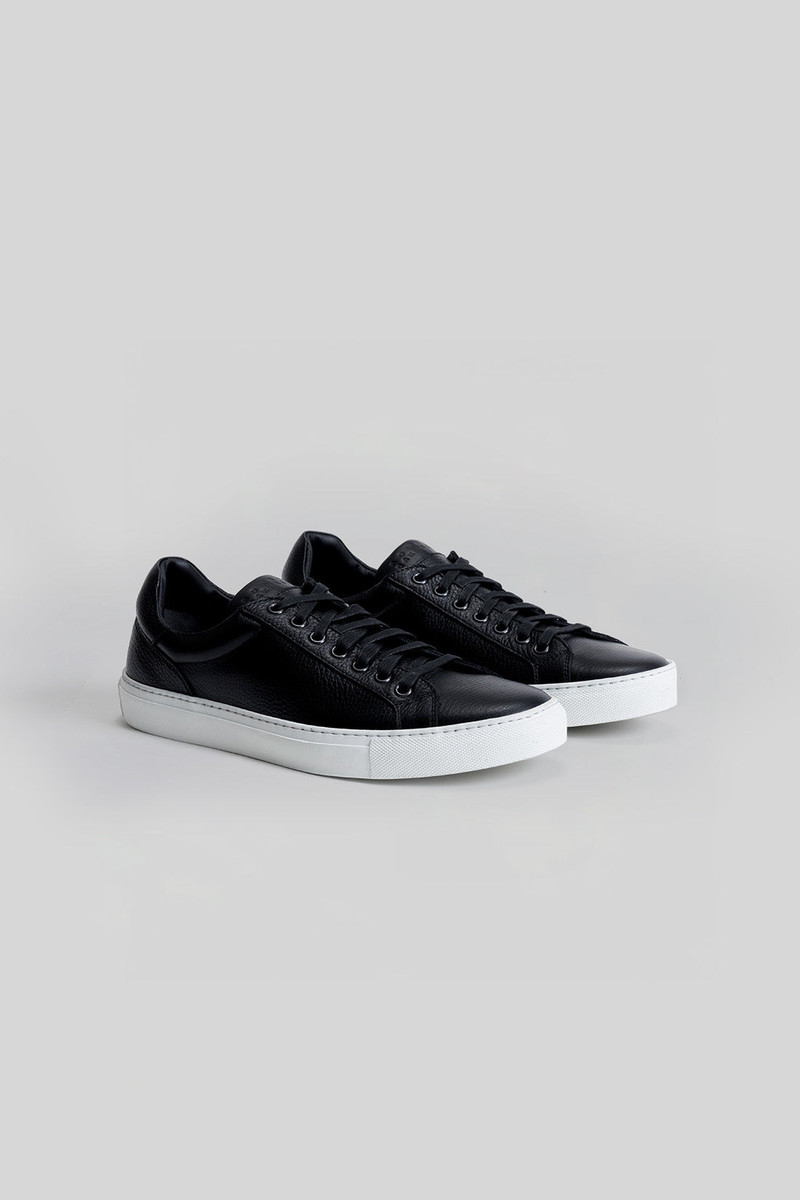 ROBERT BARAKETT Terrence Sneaker outlook