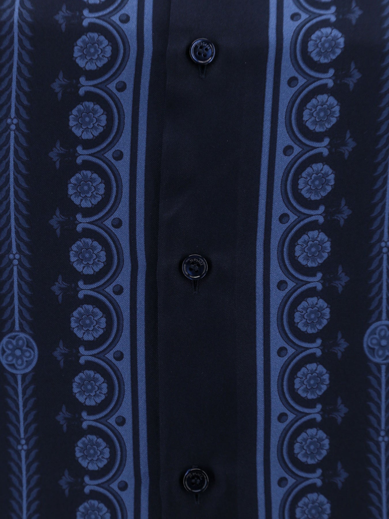 Informal silk shirt with Baroque print - 3
