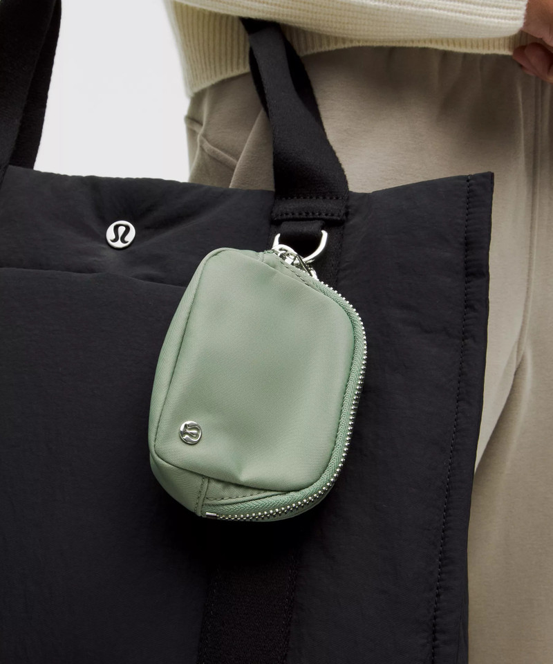 lululemon Everywhere Belt Bag Nano outlook