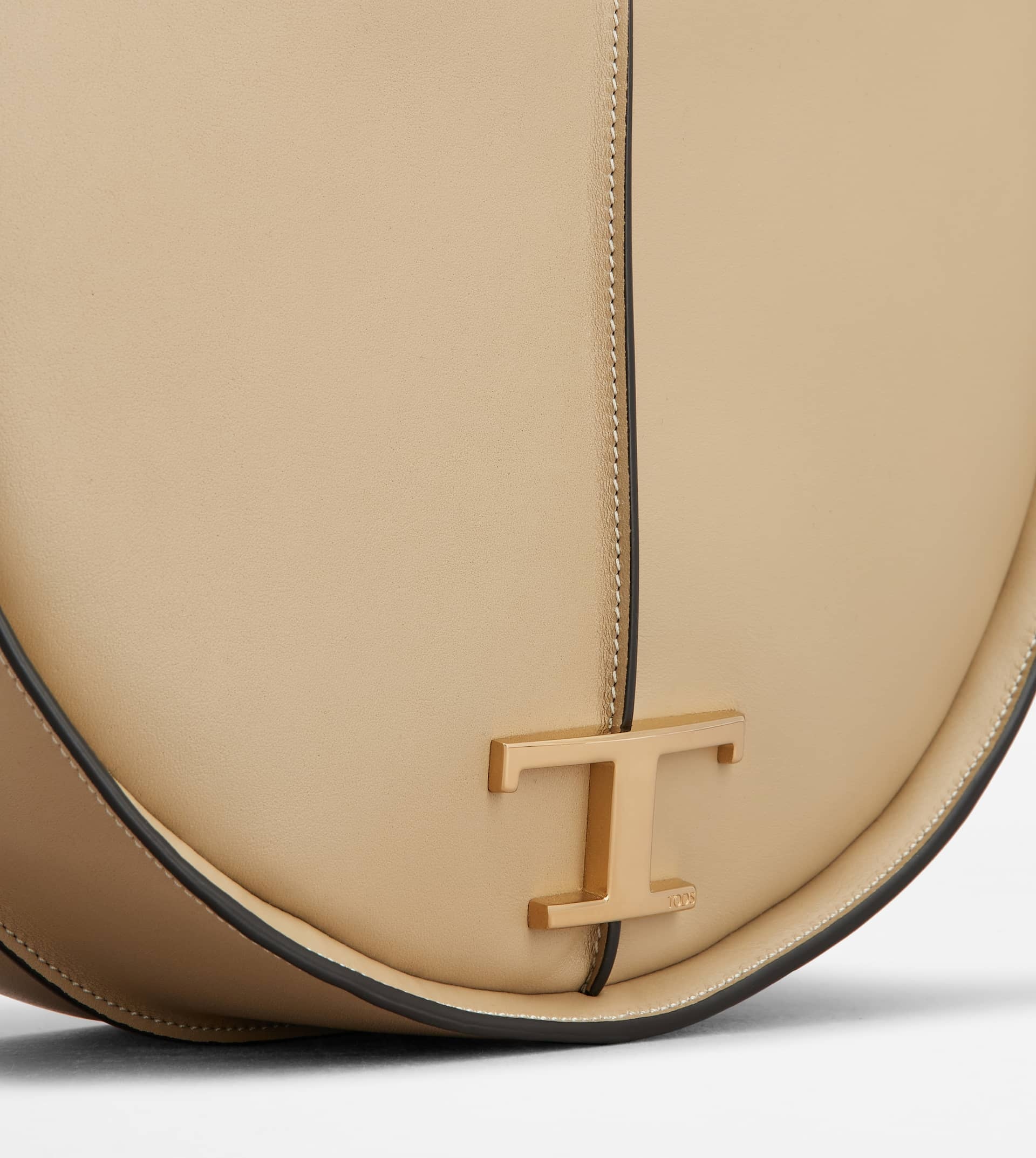 T TIMELESS HOBO BAG IN LEATHER MEDIUM - BEIGE - 5