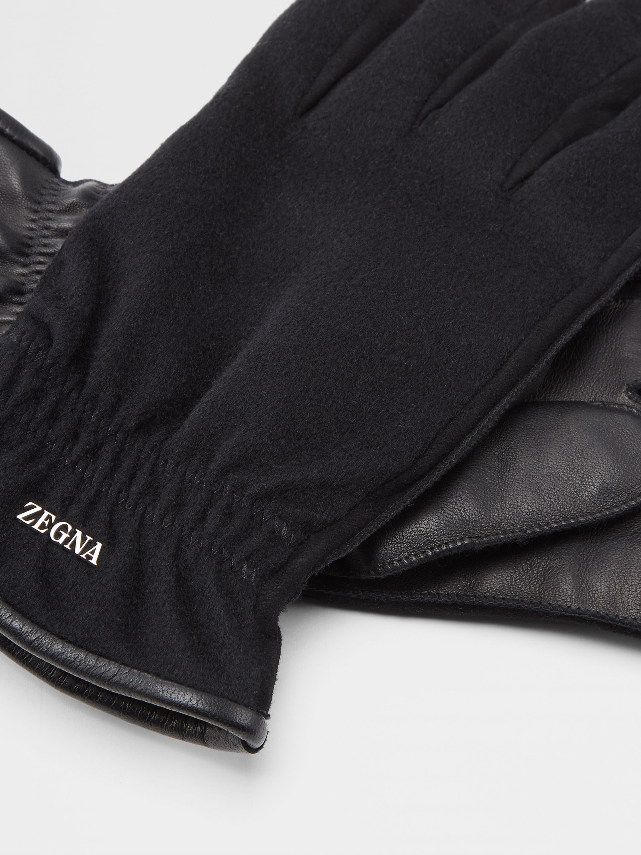 BLACK OASI CASHMERE AND LEATHER GLOVES - 2