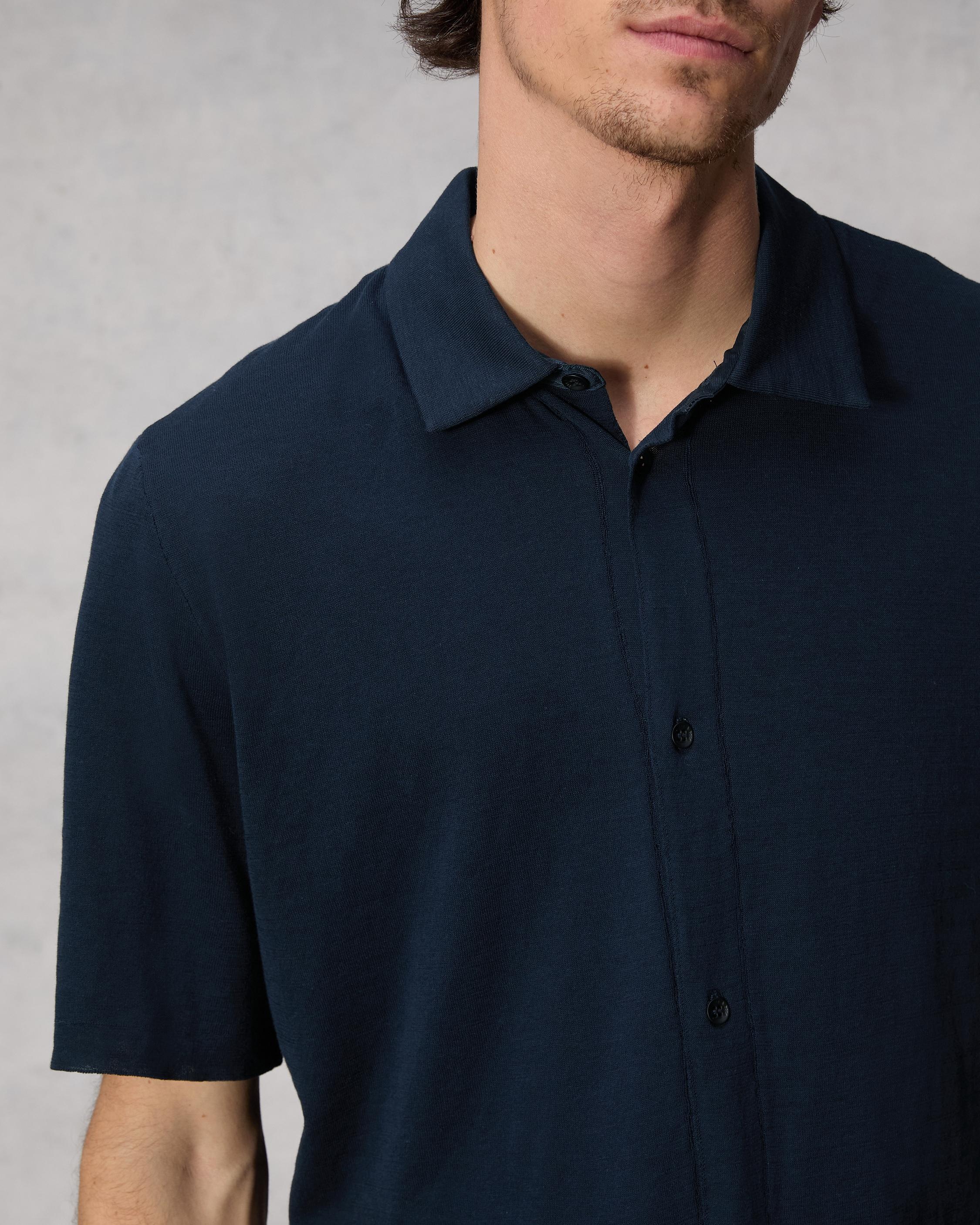 Banks Double Faced Cotton Shirt
Classic Fit Button Down - 6
