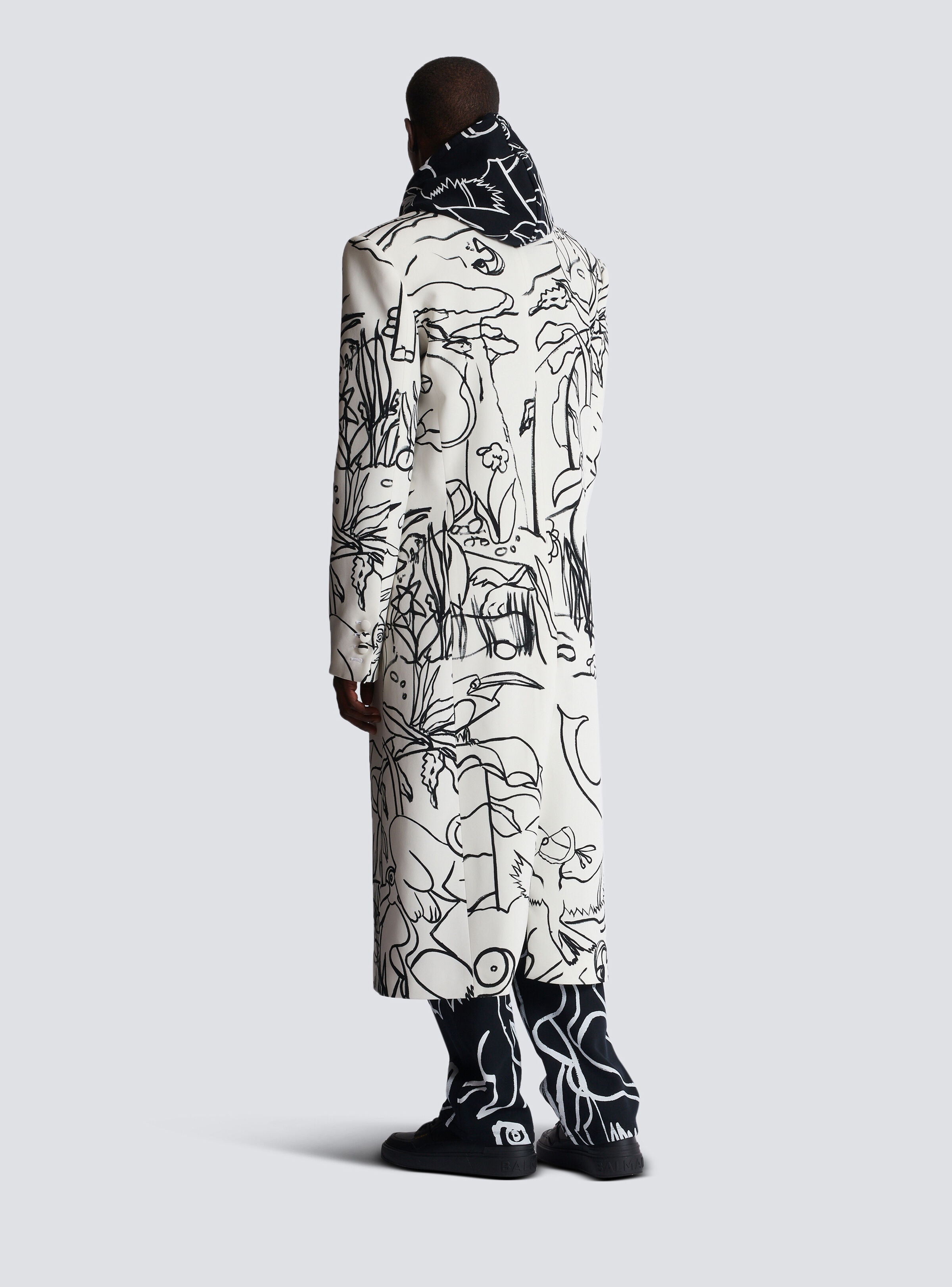Disney x Balmain: The Lion King - Long crepe coat with Enfant Précoce print - 4