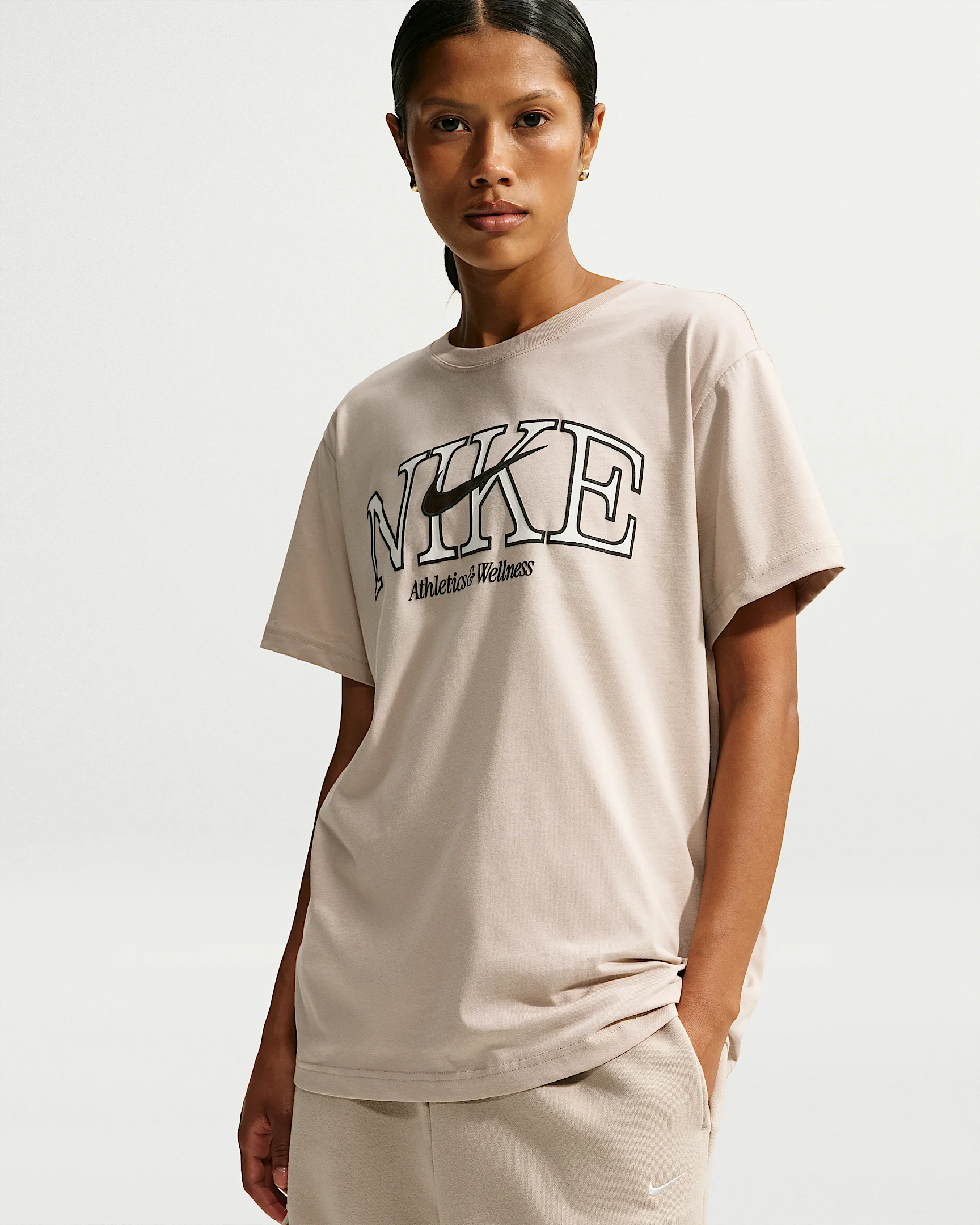 Nike Sportswear Classic Women's Oversized T-Shirt - 1