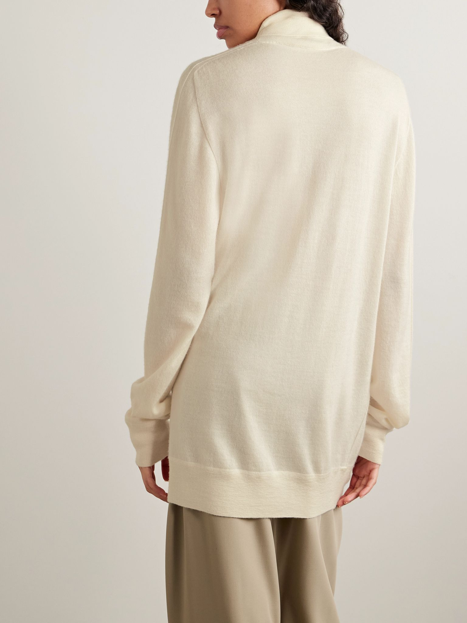 Lizzy oversized cashmere turtleneck sweater Ivory - 4