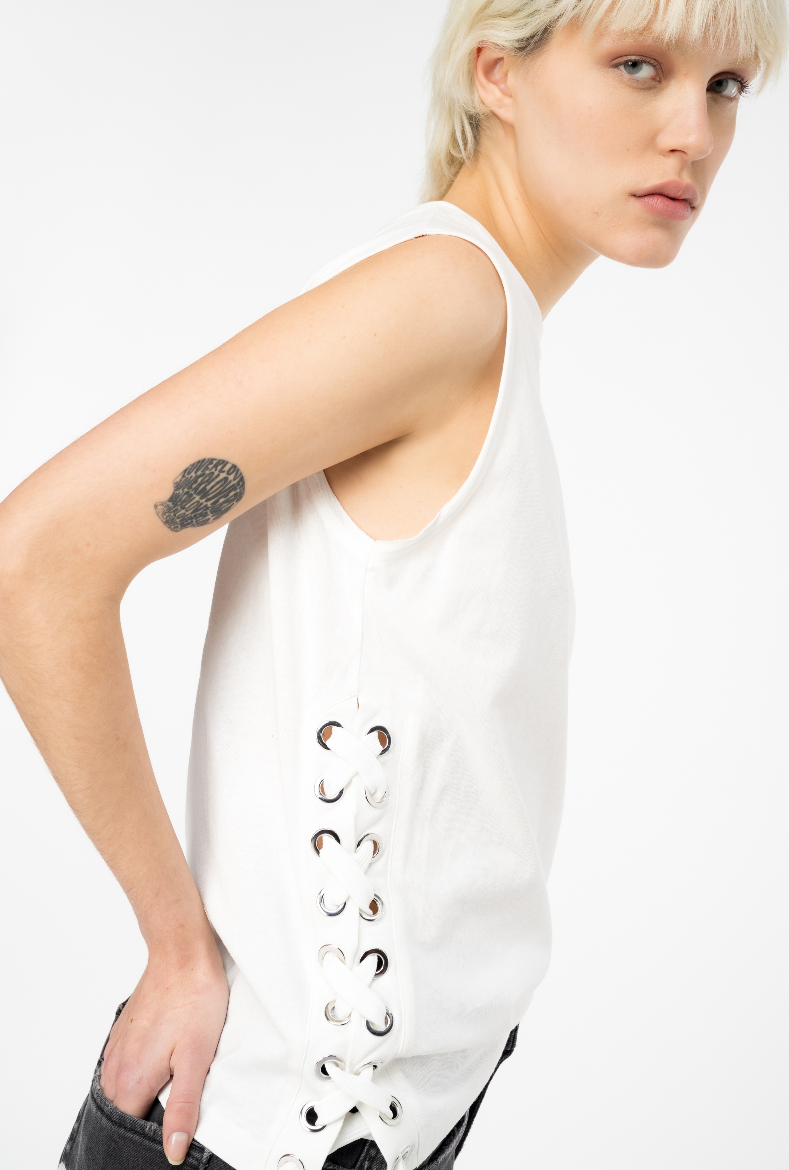 SLEEVELESS T-SHIRT WITH CRISS-CROSSING LACING - 3