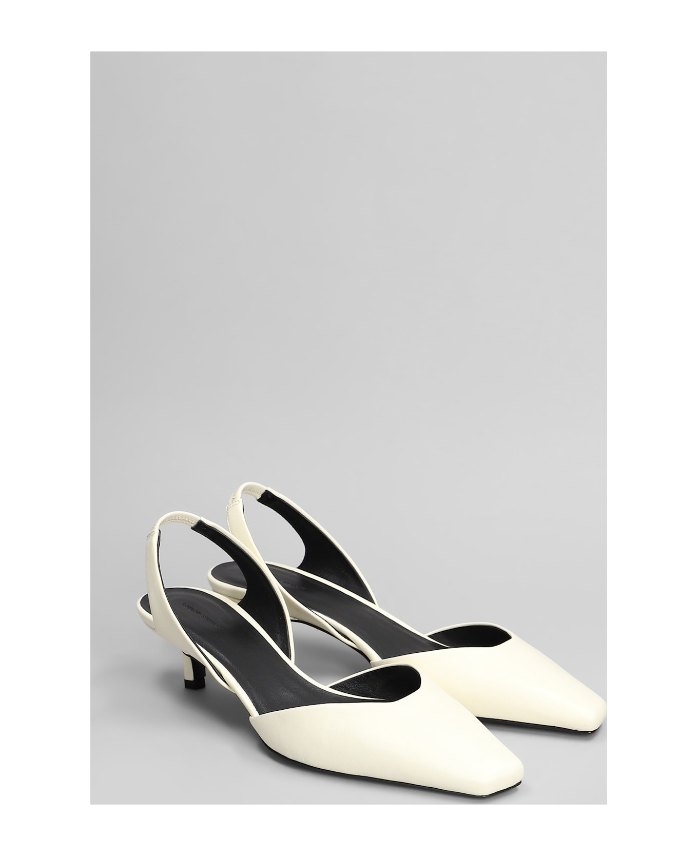 Akila Pumps In Beige Leather - 2
