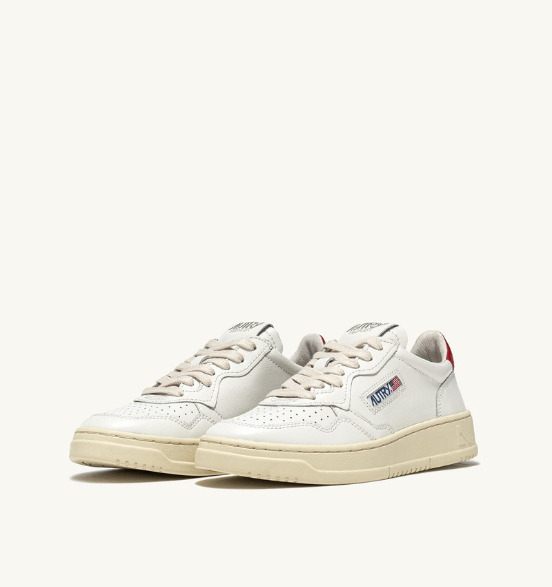 AUTRY MEDALIST LOW SNEAKERS IN WHITE AND RED LEATHER outlook
