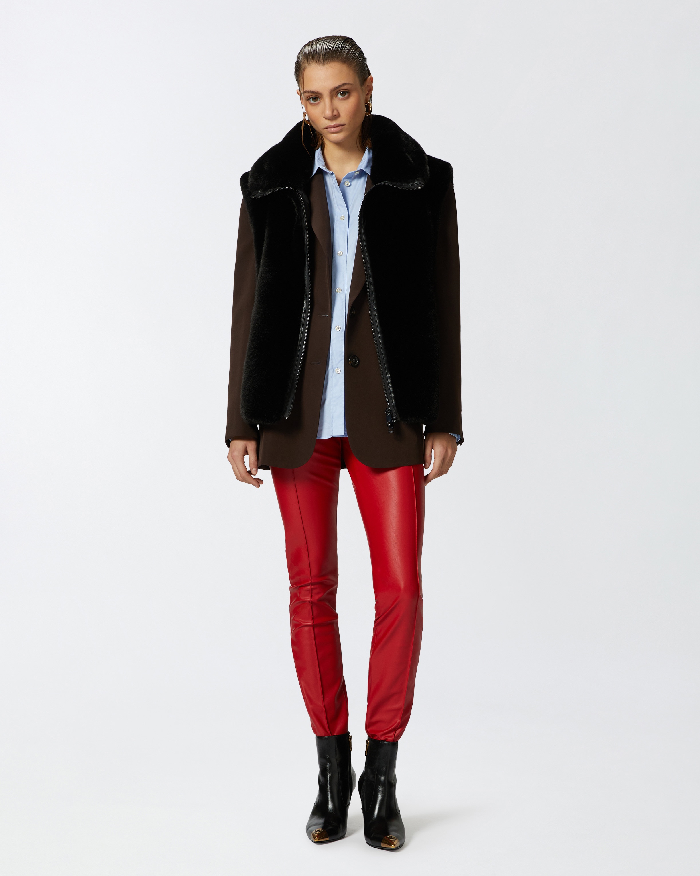SLEEVELESS FAUX FUR JACKET WITH HIGH COLLAR. - 3