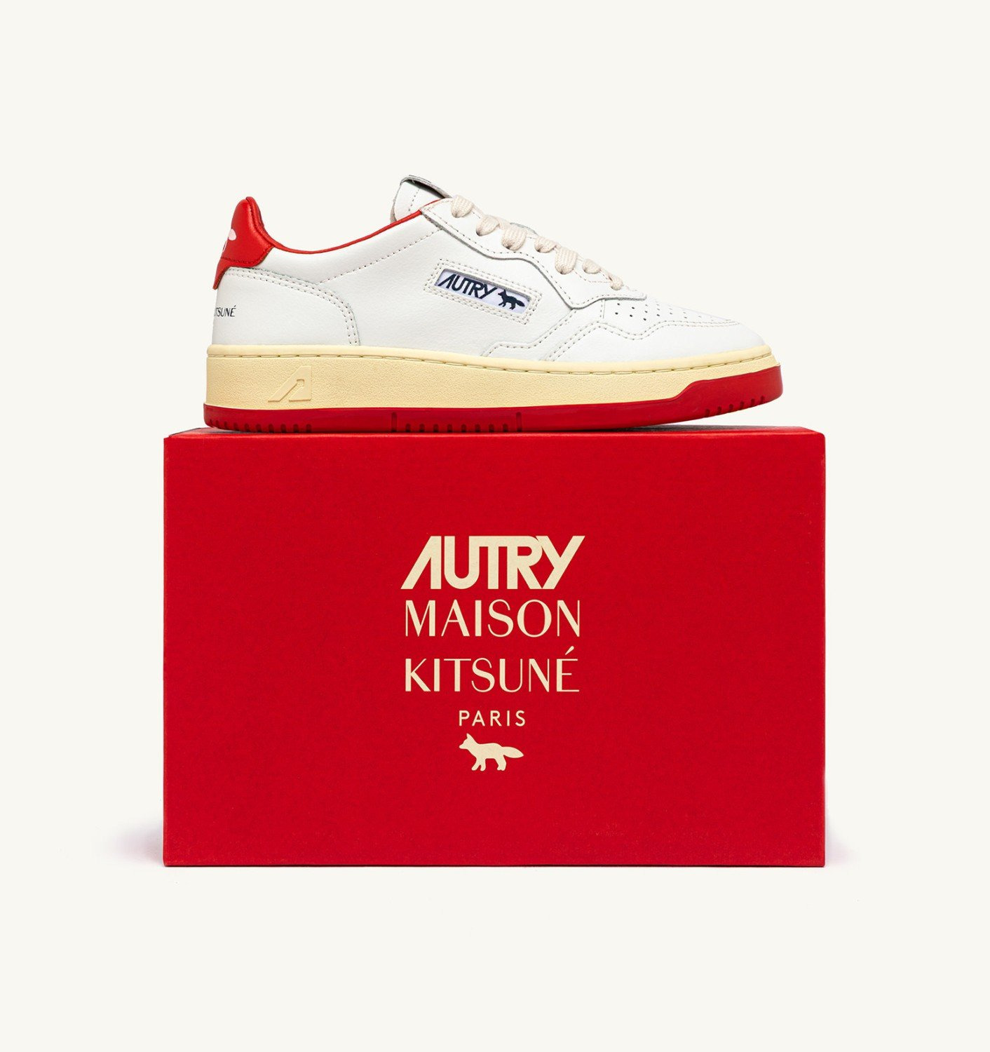 MEDALIST LOW 'MAISON KITSUNÉ' SNEAKERS IN WHITE AND CLAY RED LEATHER - 9
