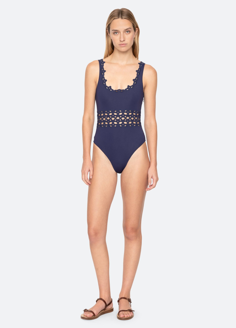 Leila One Piece 1