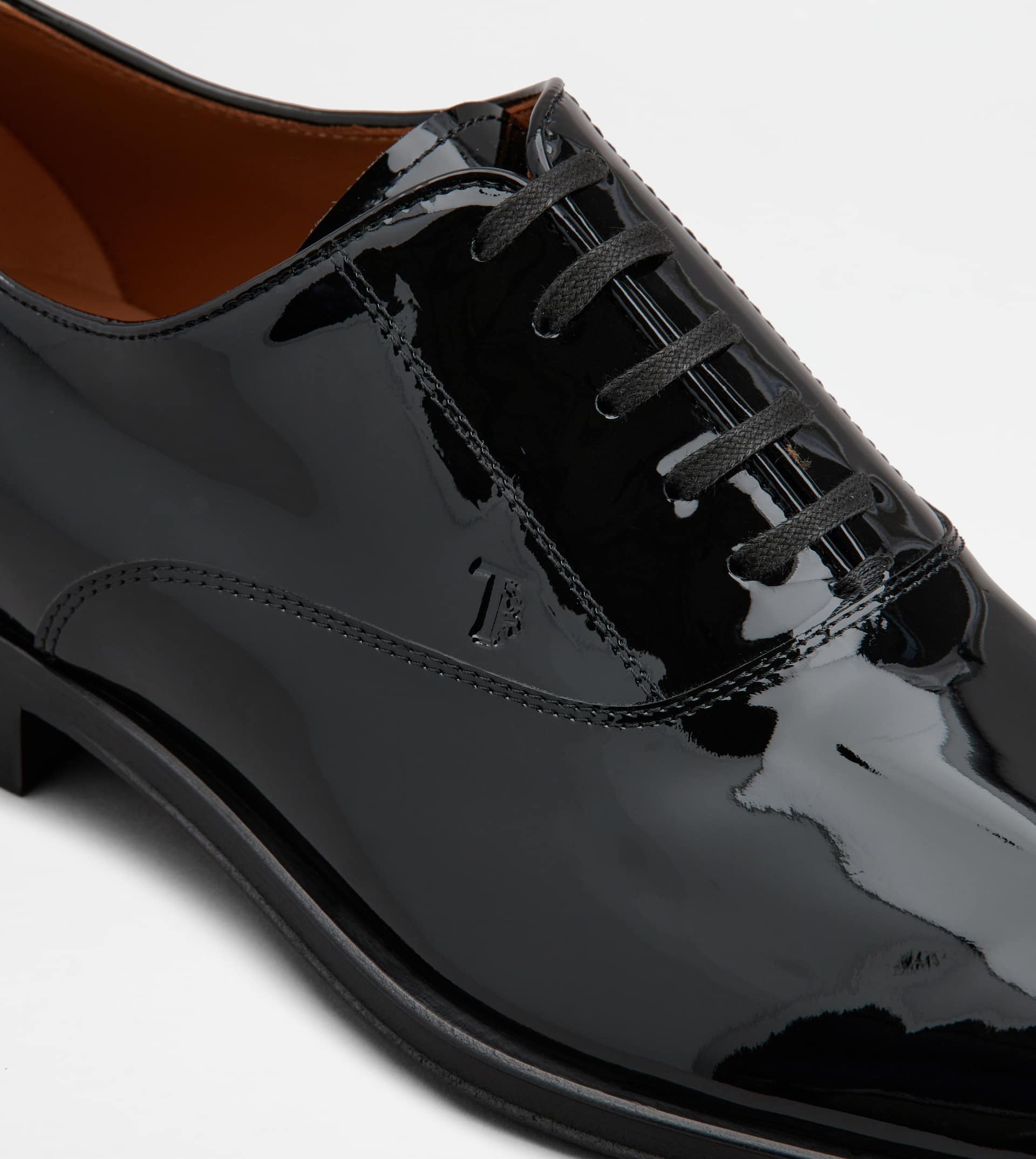 LACE-UPS IN PATENT LEATHER - BLACK - 5
