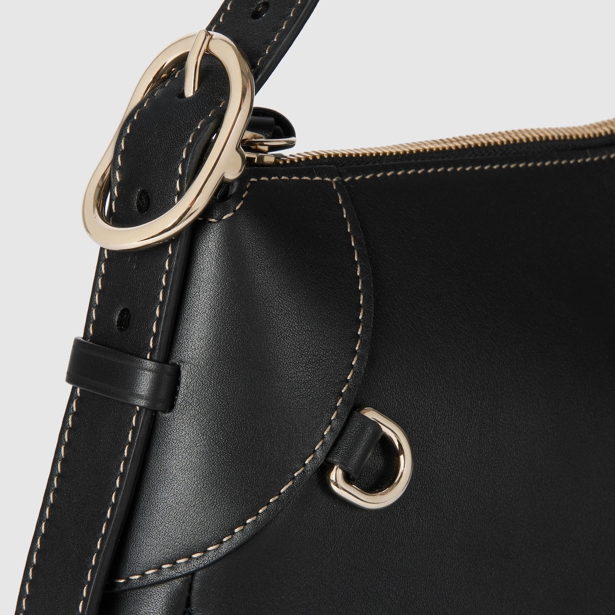 GG Emblem medium shoulder bag - 5