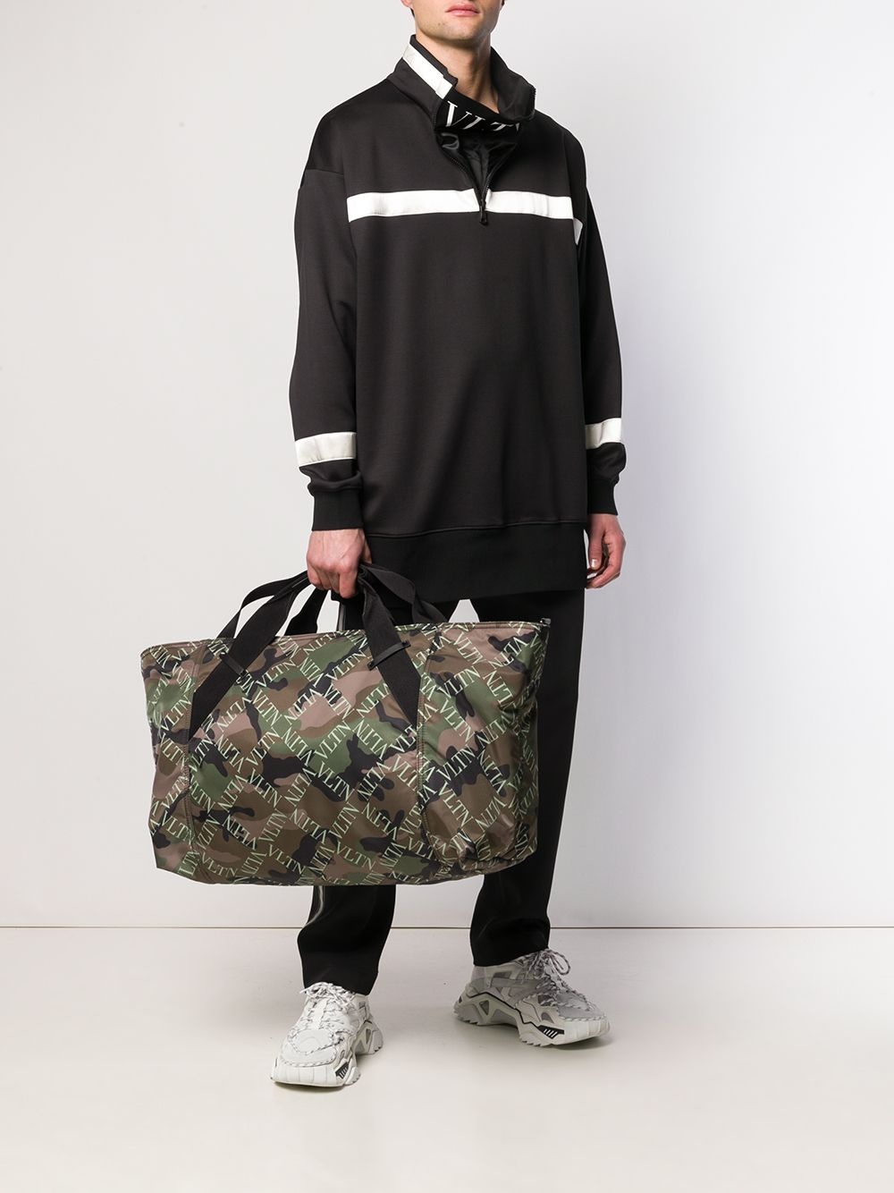 VLTN camouflage-print holdall - 2