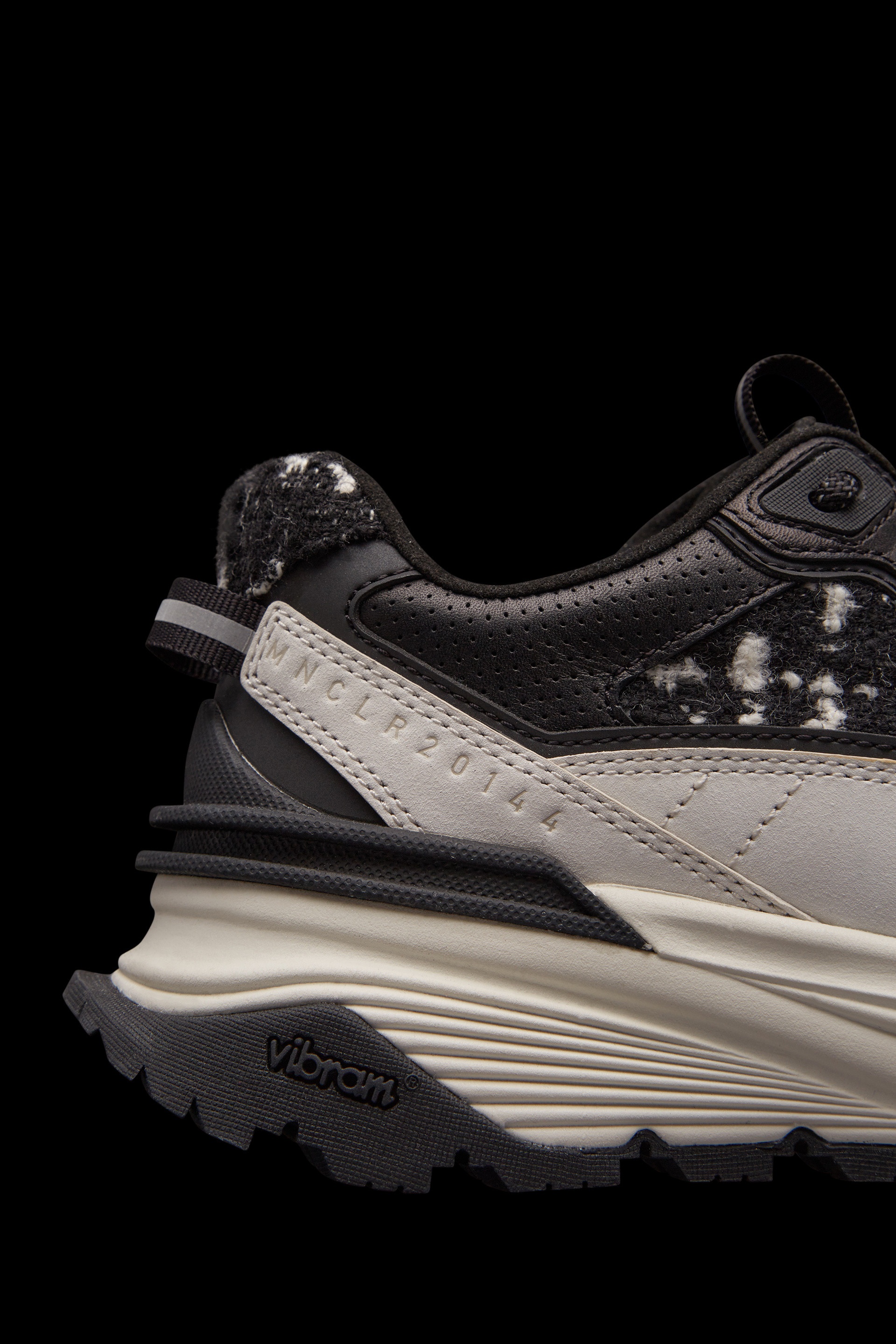 Lite Runner Sneakers - 7