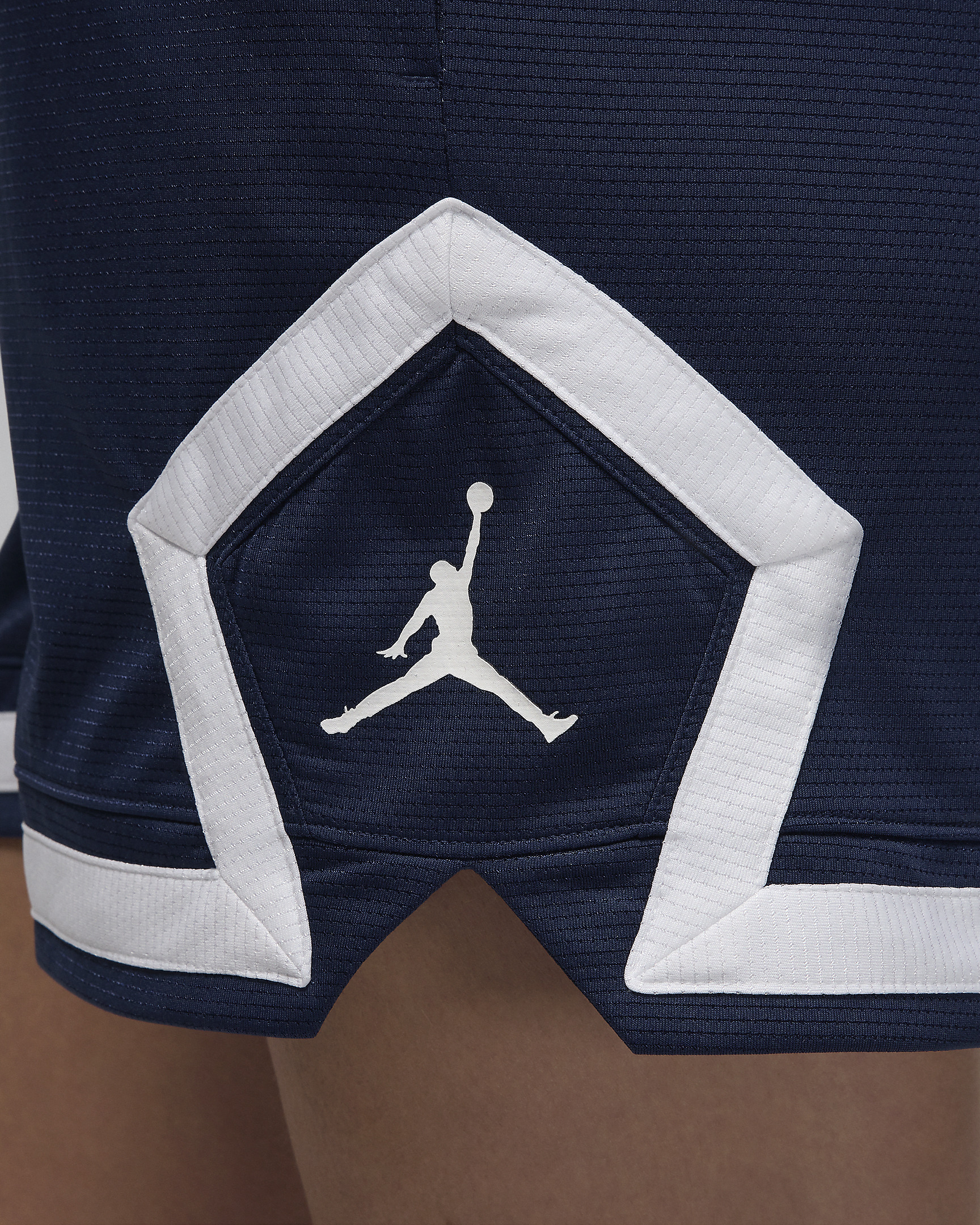 Jordan Sport Women's 4" Diamond Shorts - 6