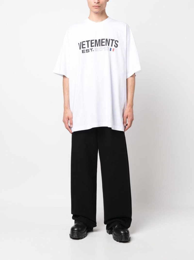 VETEMENTS logo-print cotton T-shirt outlook
