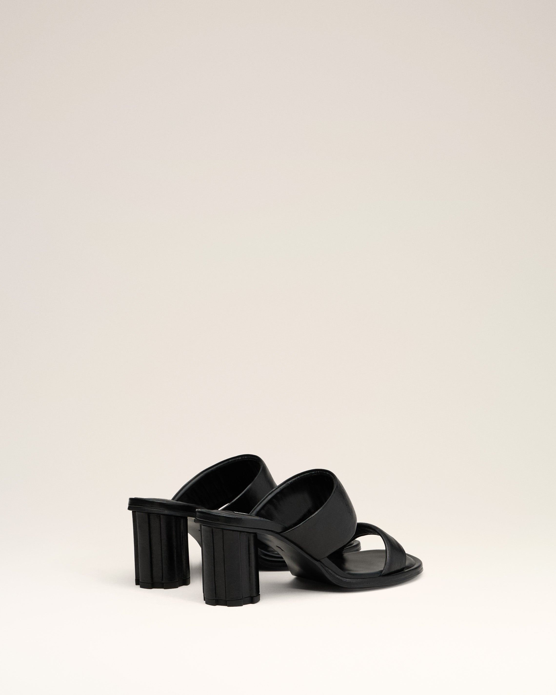 BLACK LEATHER PIANO SANDALS - 4