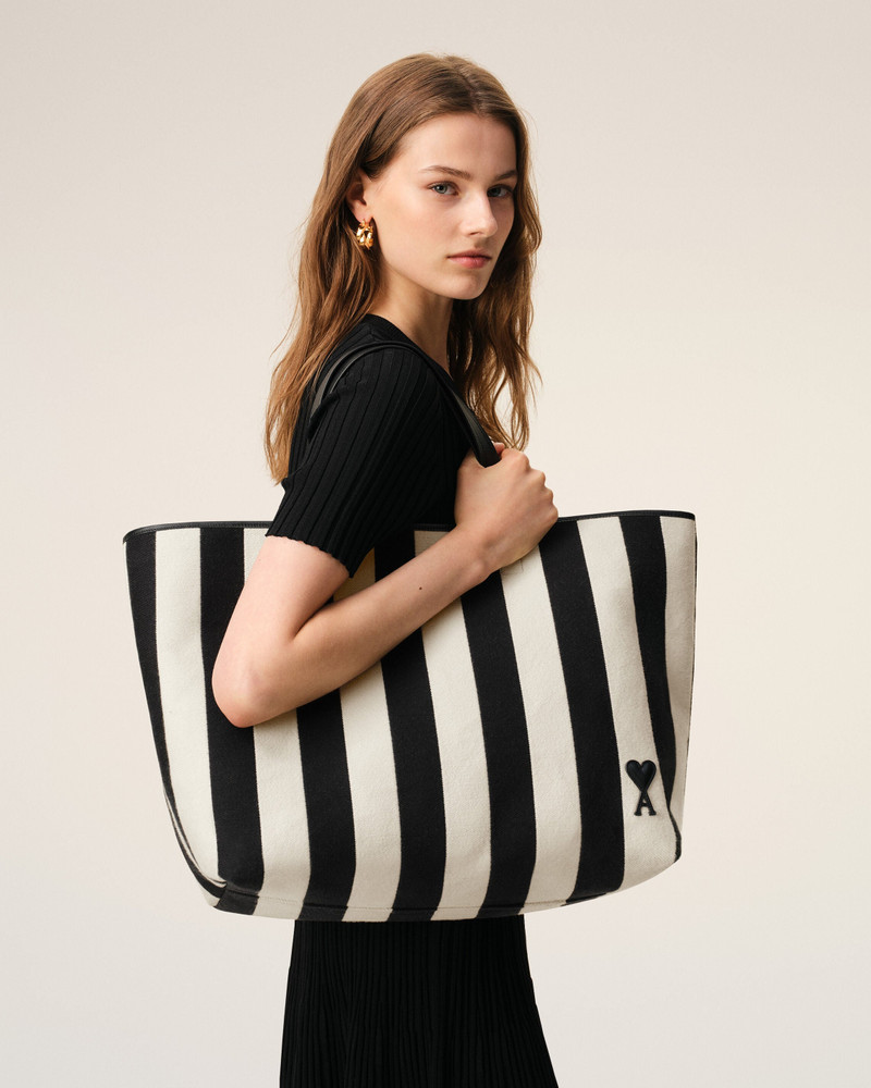 AMI Paris WHITE COTTON AMI DE COEUR SHOPPING BAG outlook