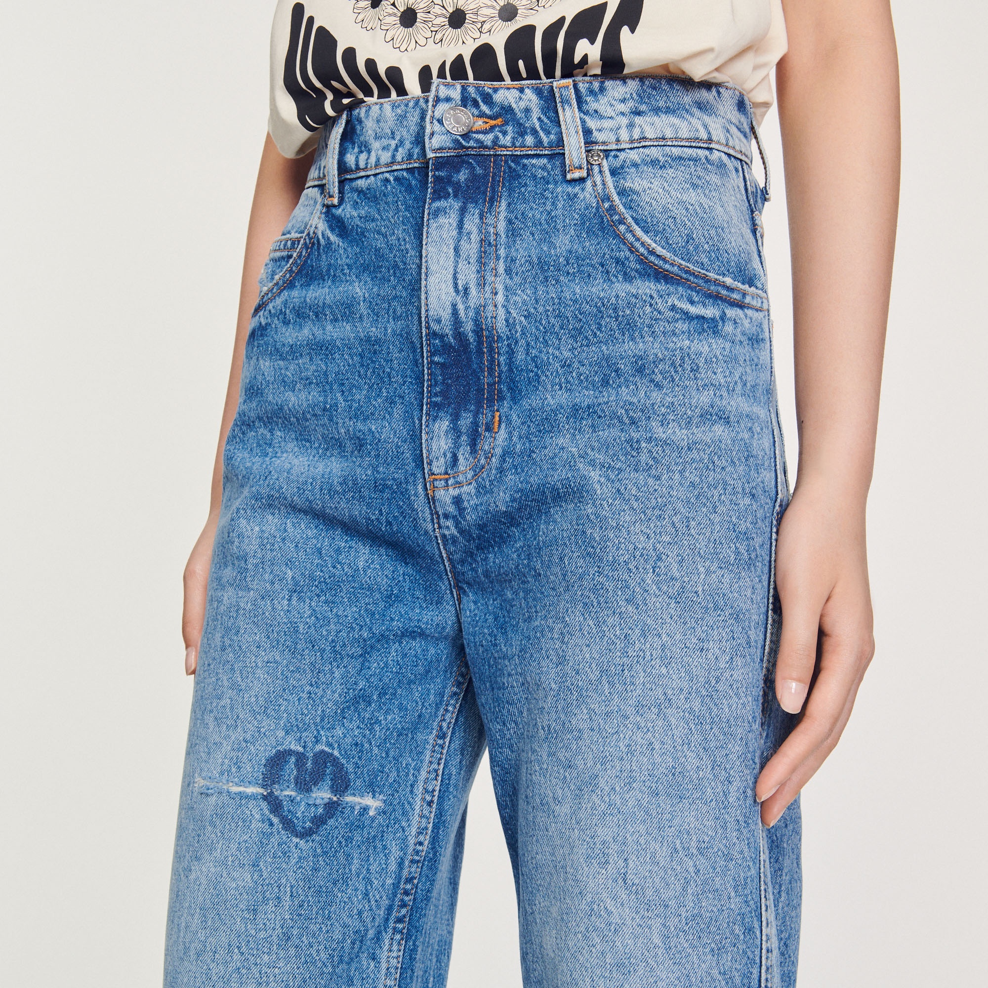 Straight-leg jeans with heart embroidery - 4