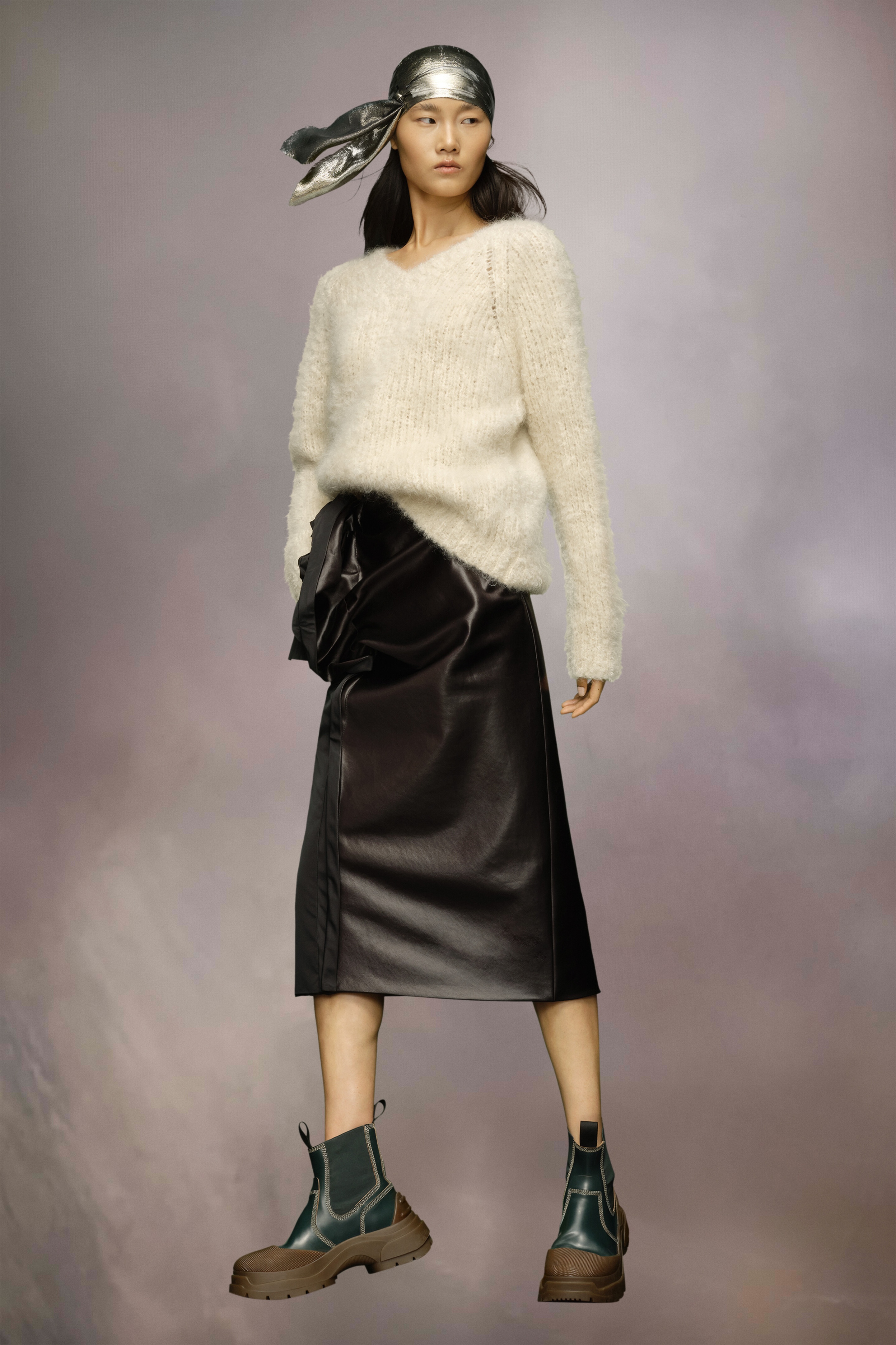 V-neck knit sweater - 2