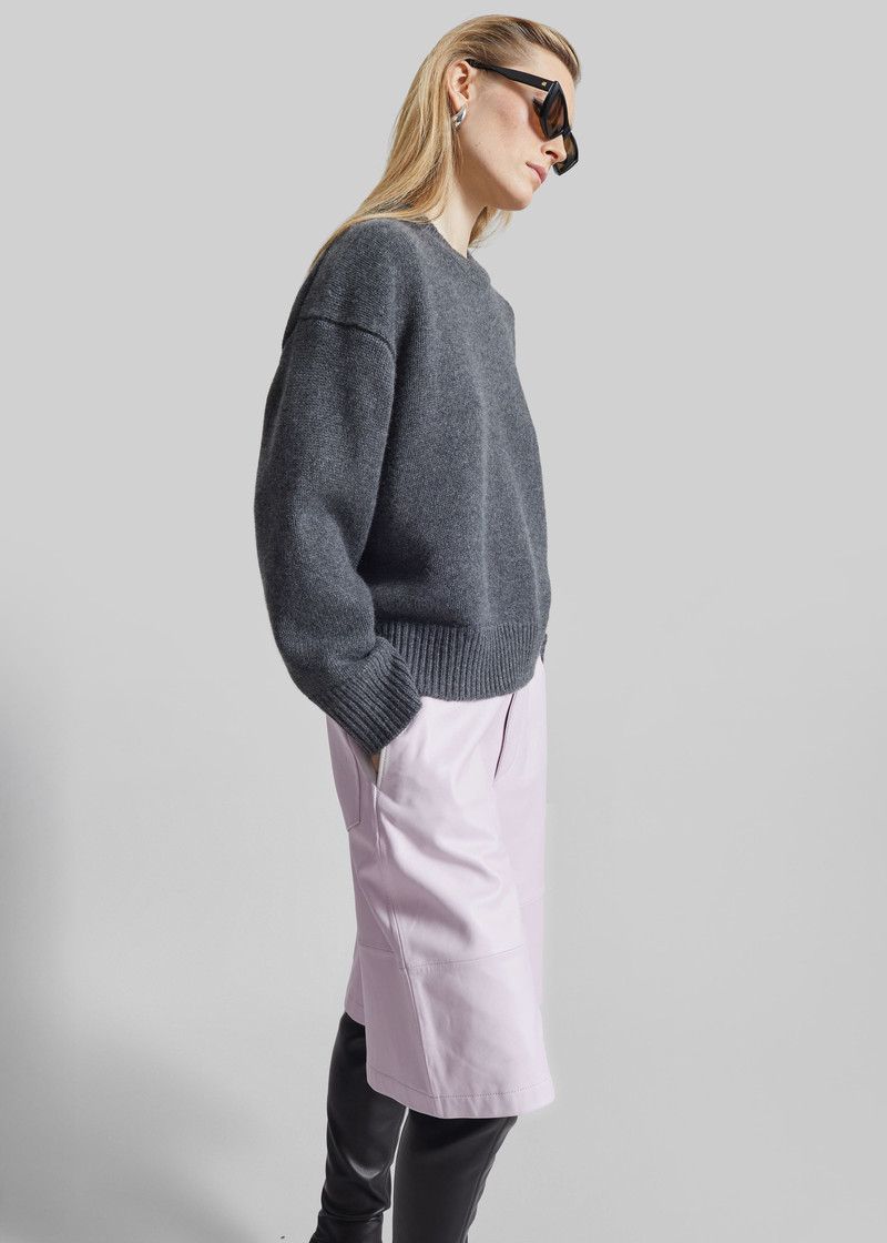 Olivia Leather Bermuda Shorts - Faded Pink 4