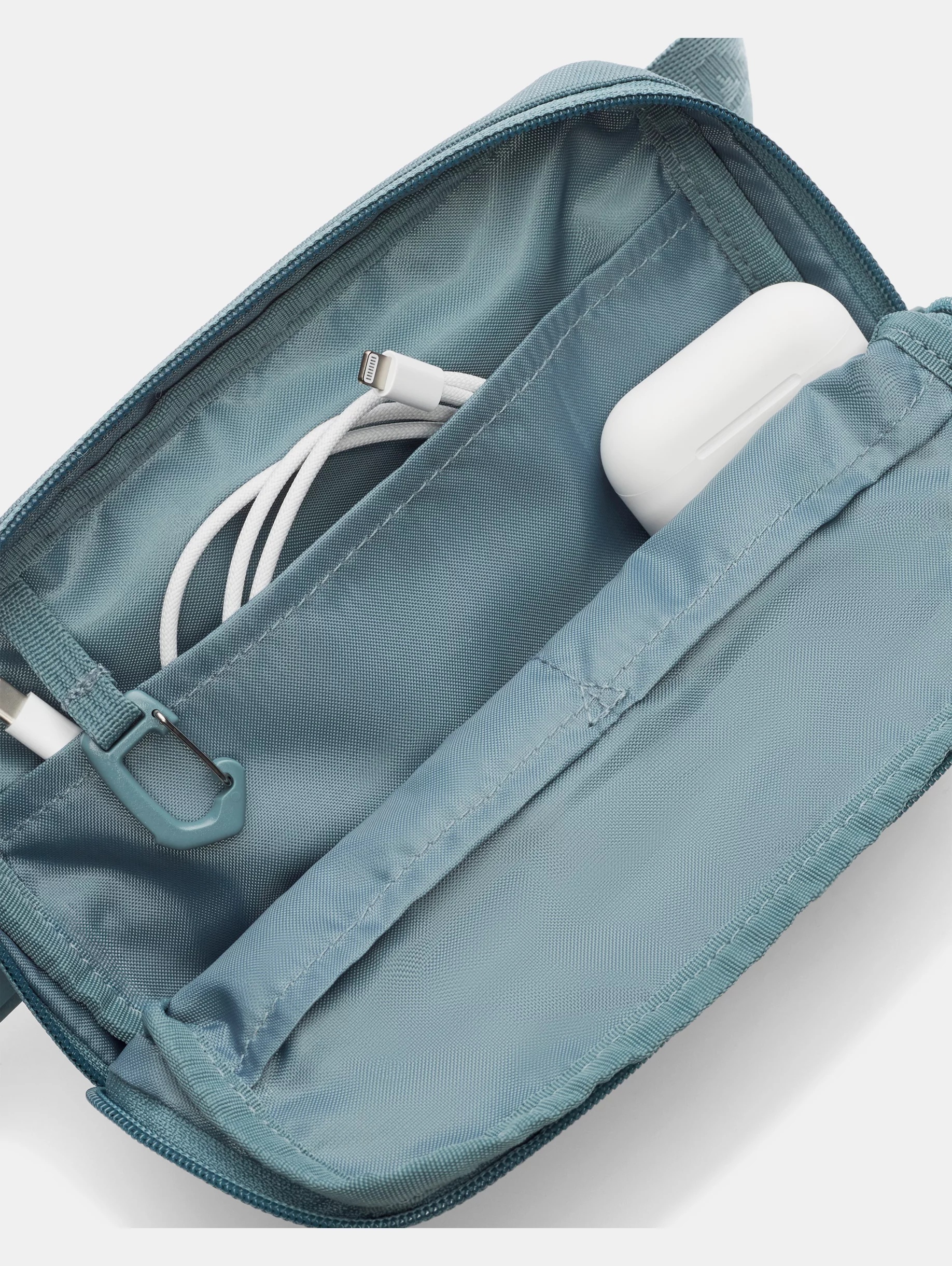 UA Essential - 3