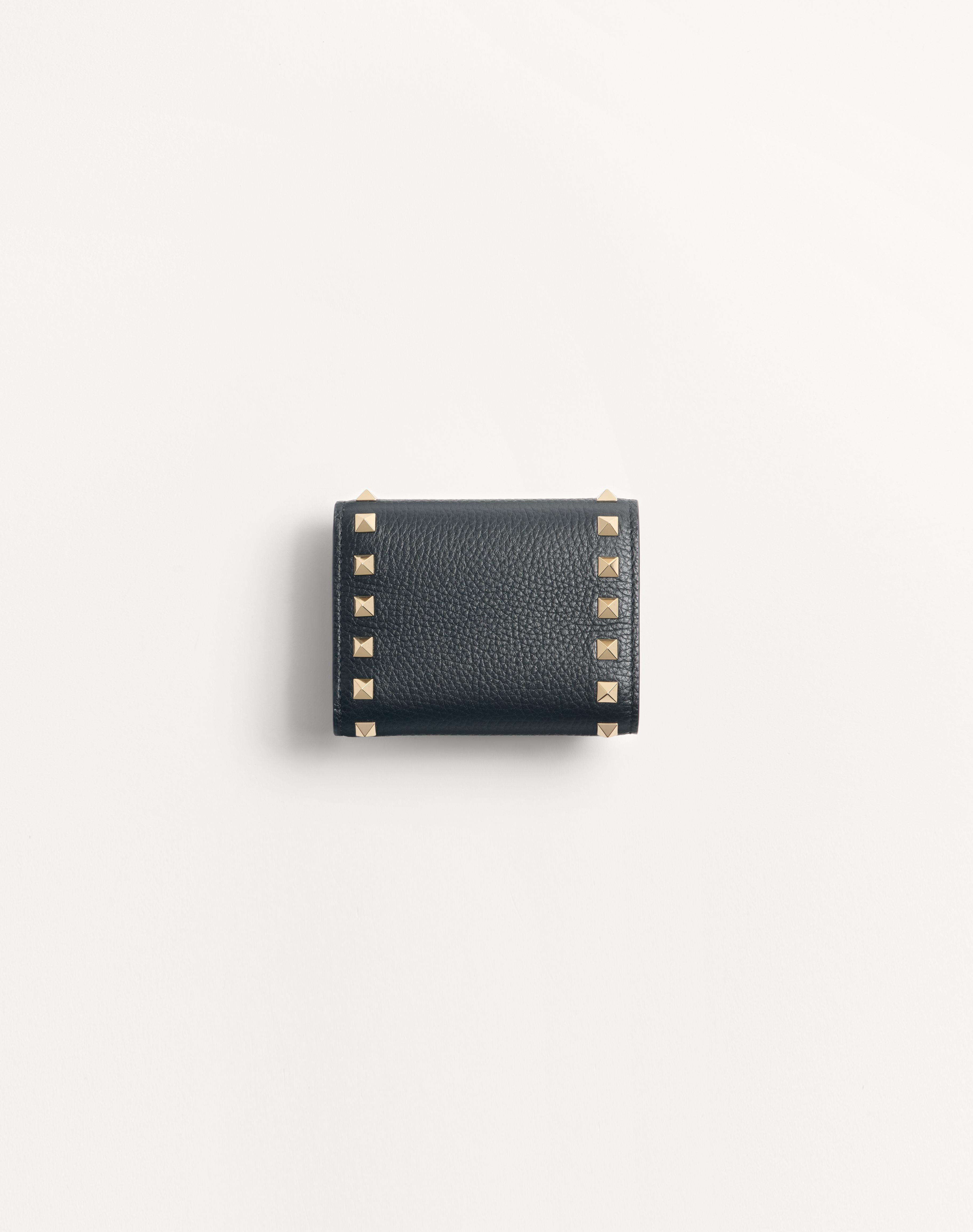 ROCKSTUD TRIFOLD WALLET IN GRAINY CALFSKIN - 3