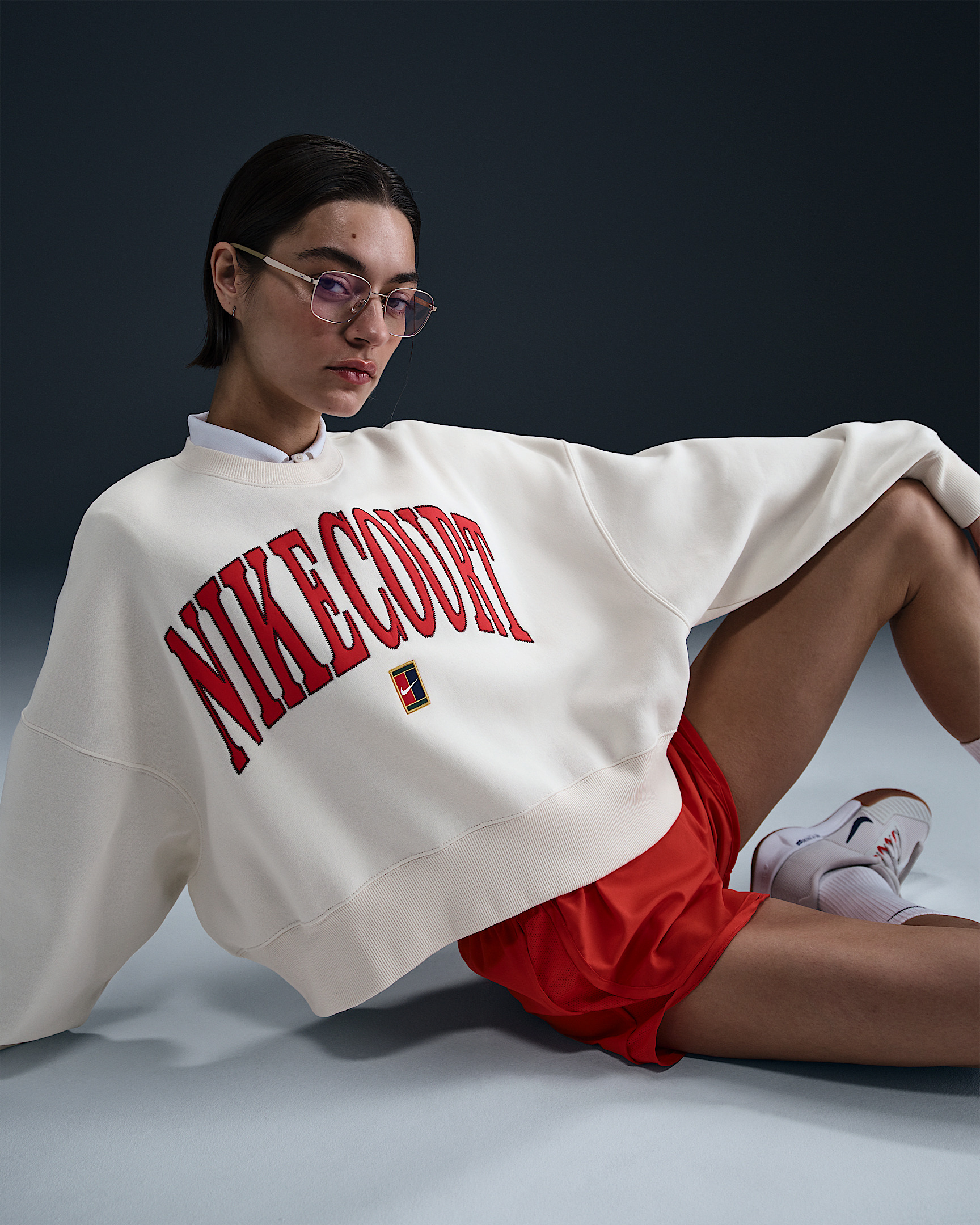 NikeCourt Phoenix Fleece Women's Over-Oversized Crew-Neck Tennis Sweatshirt - 3