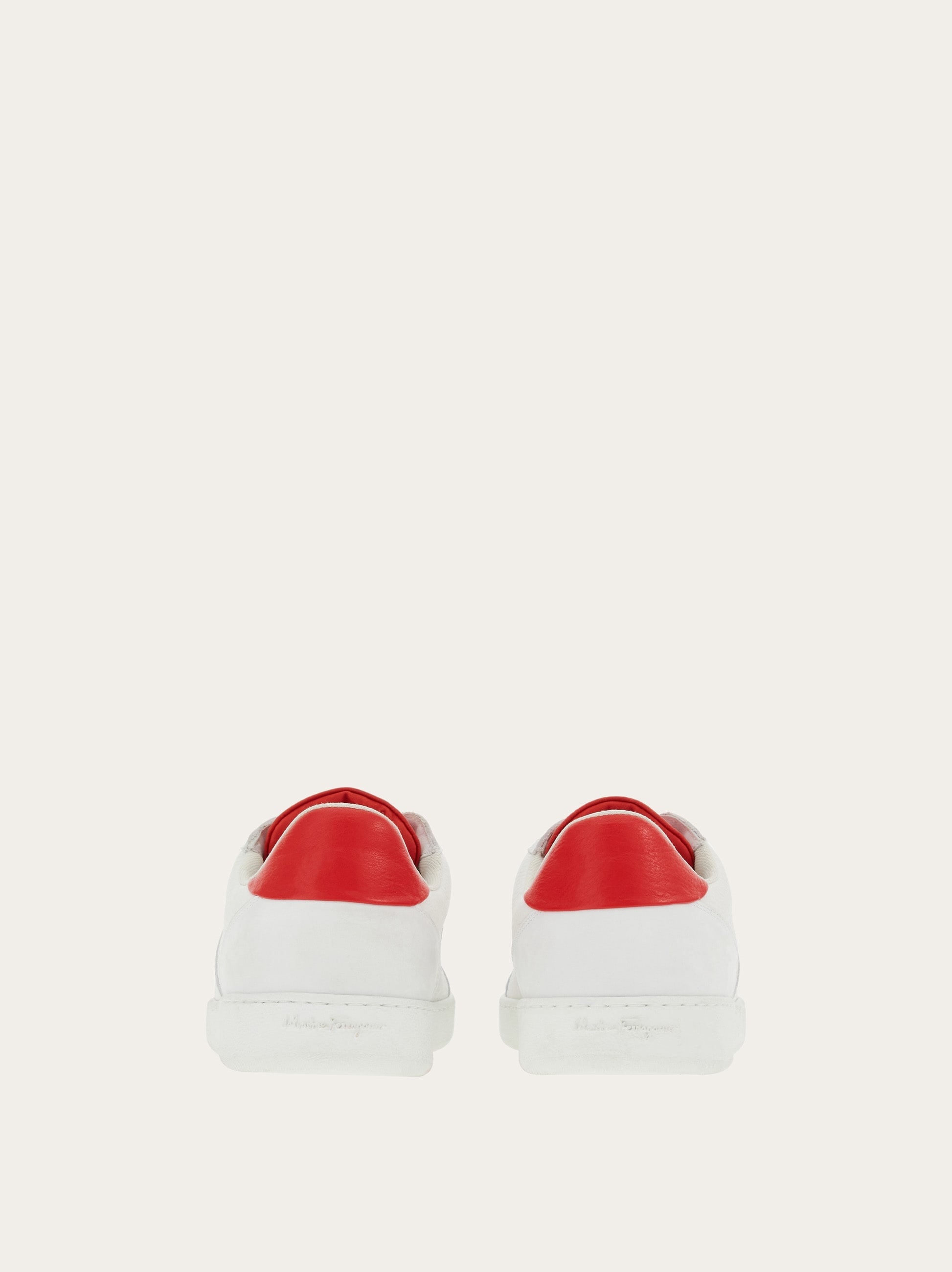 Low top sneaker with signature - 3