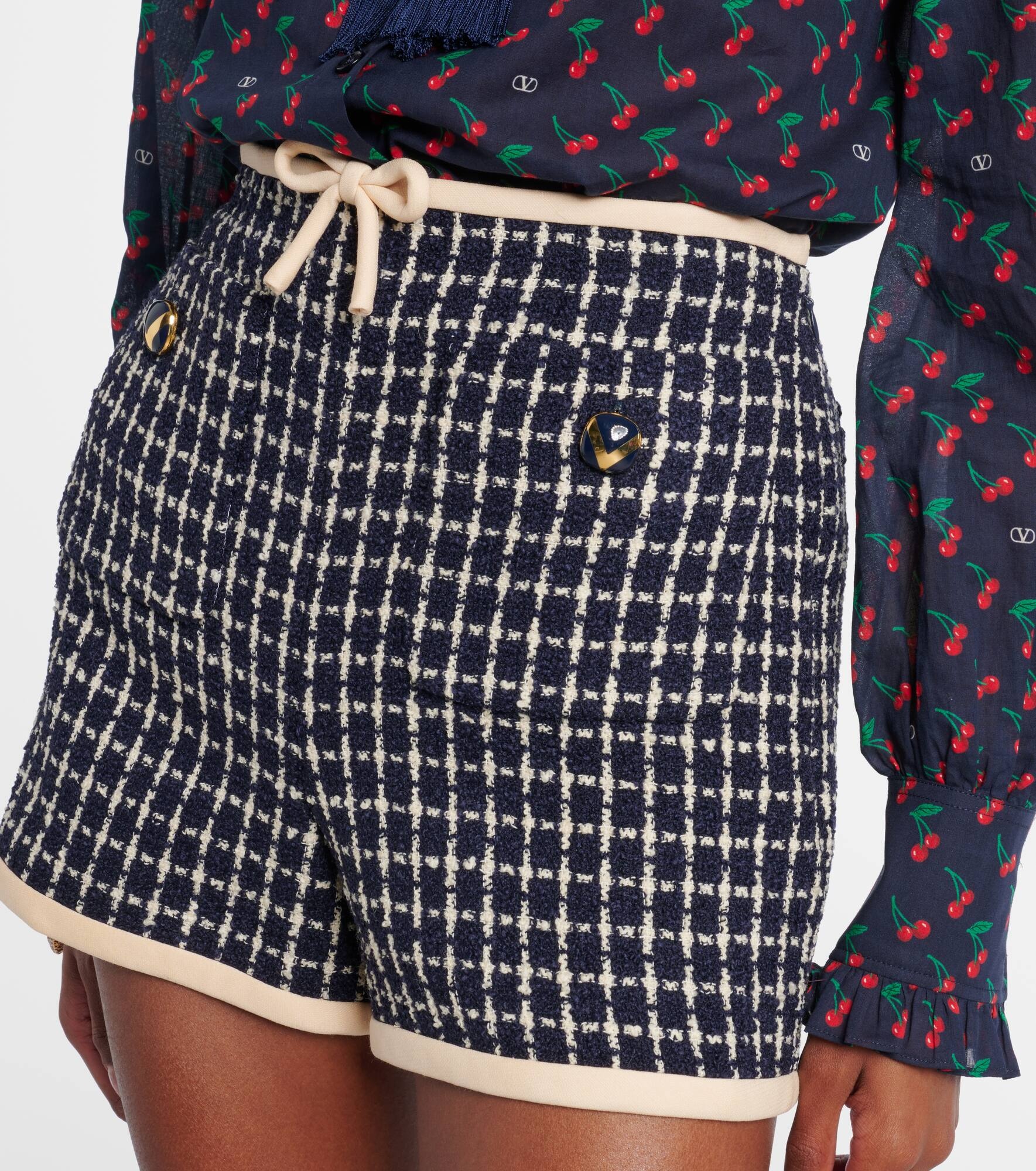 VLogo checked wool-blend bouclé shorts - 4