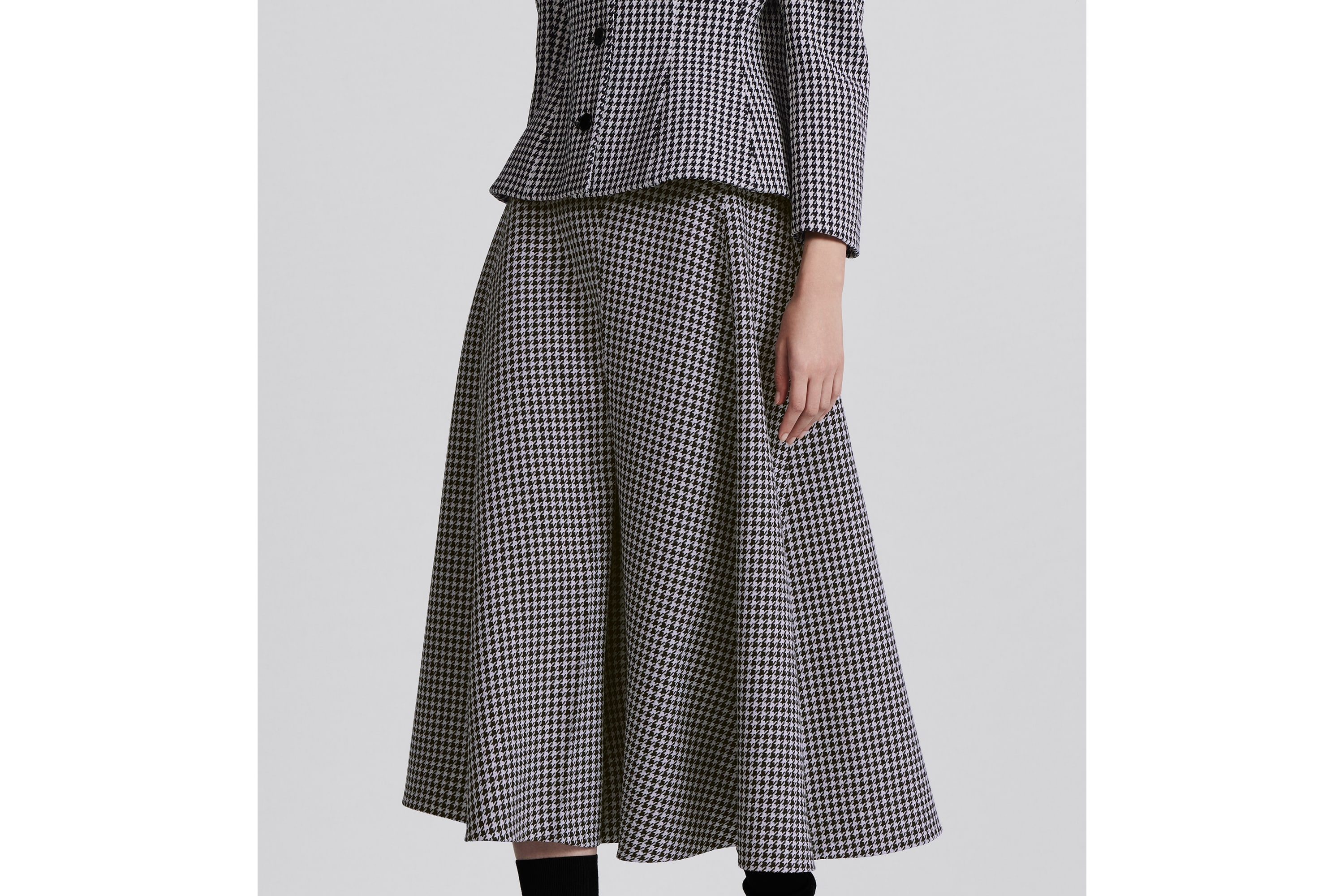 Mid-Length Skirt with Slit - 7