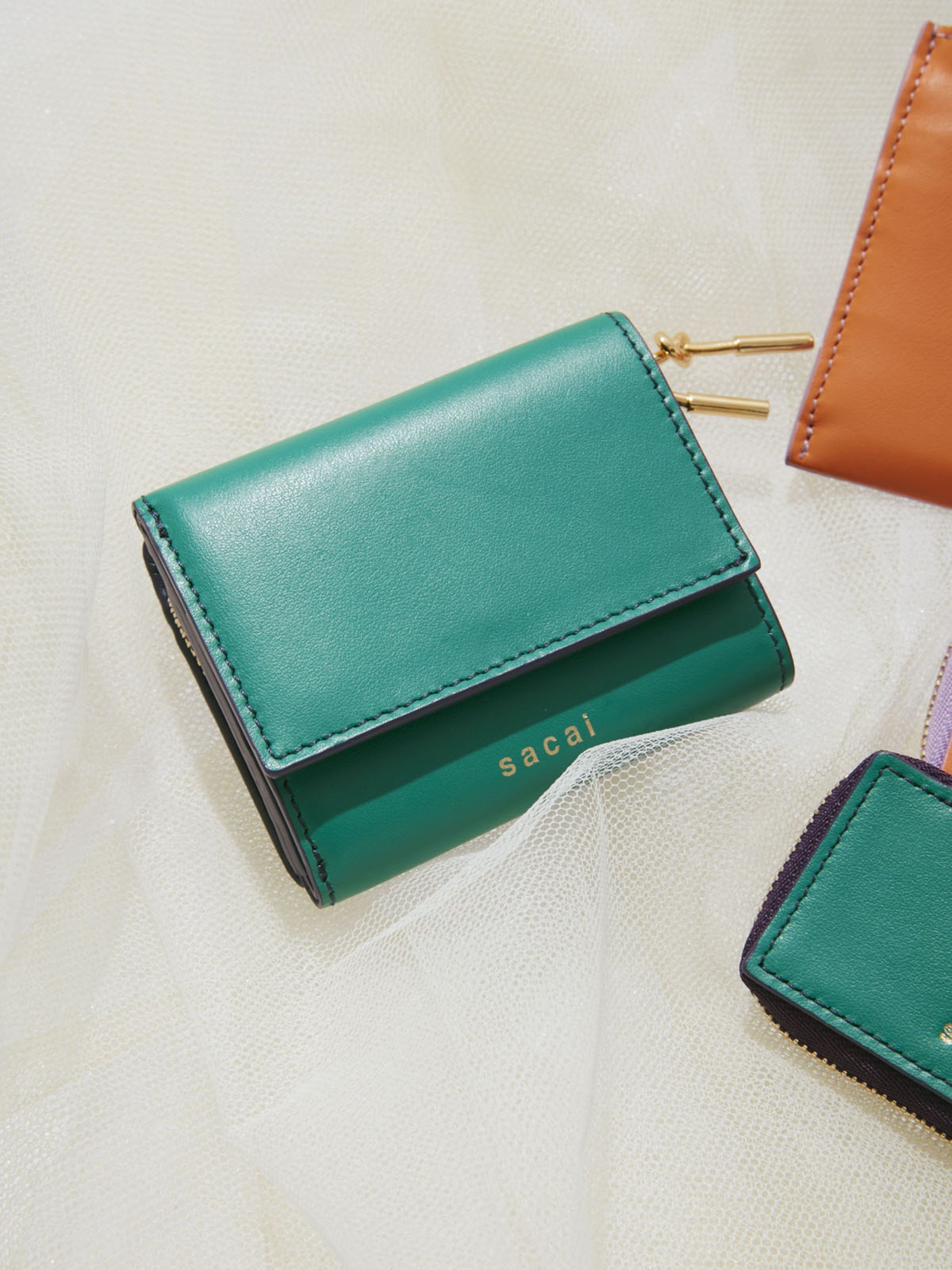 sacai Bicolor Trifold Wallet | club21 | REVERSIBLE