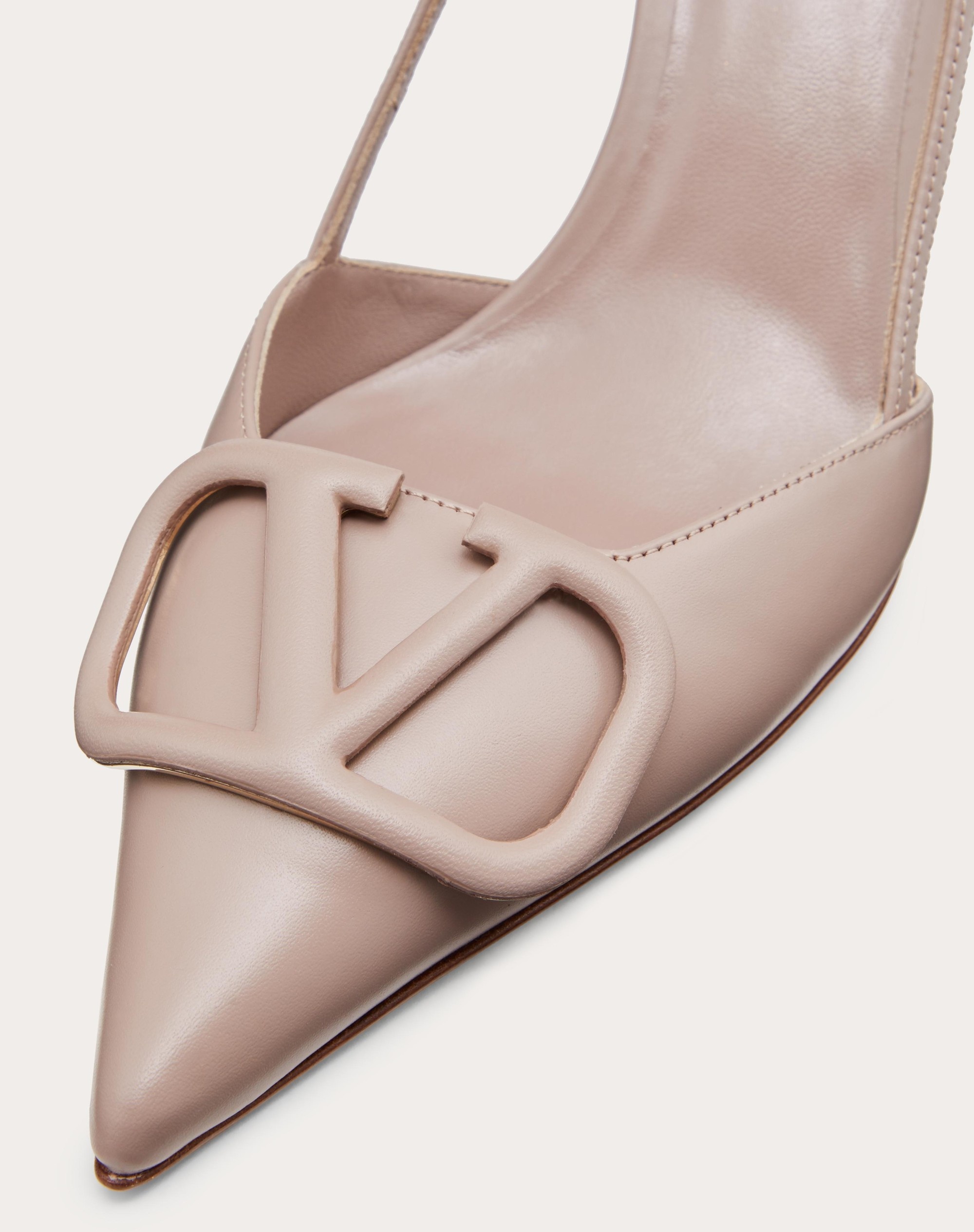 VLOGO SIGNATURE CALFSKIN SLINGBACK PUMP 80 MM / 3.15 IN. - 5