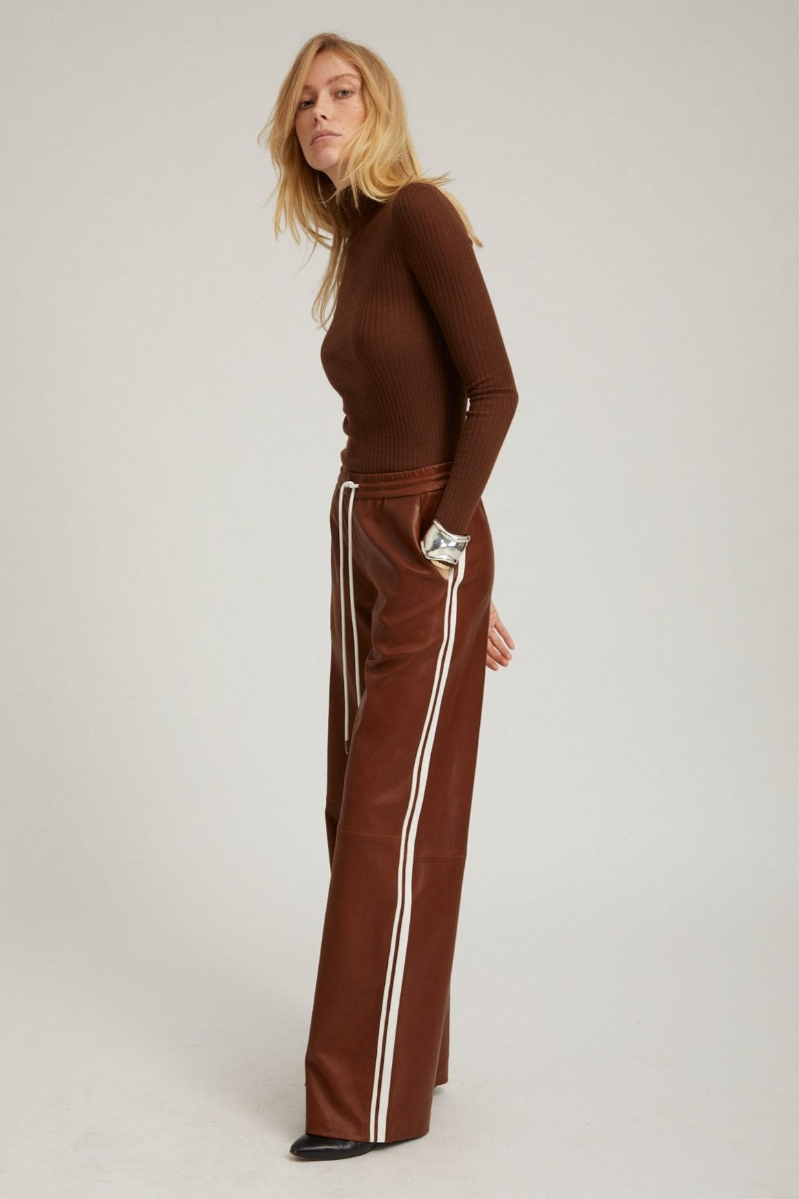 CHOCOLATE CASHMERE MOCK NECK - 5