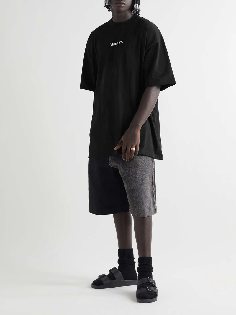 VETEMENTS Oversized Logo-Print Cotton-Jersey T-Shirt outlook