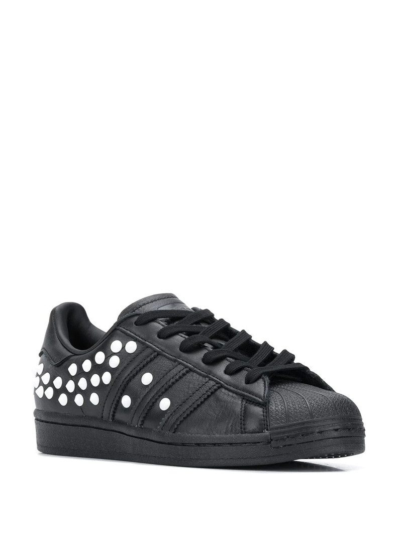 adidas Superstar low top sneakers outlook