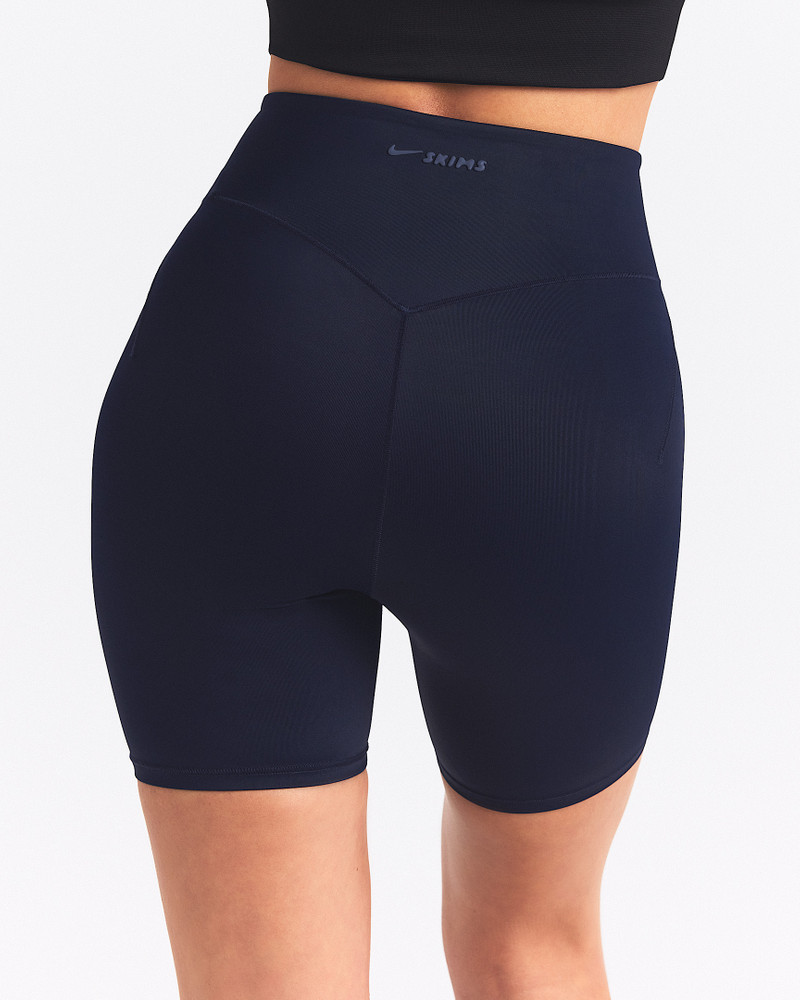 NikeSKIMS Shine Women's High-Waisted 5" Biker Shorts 3